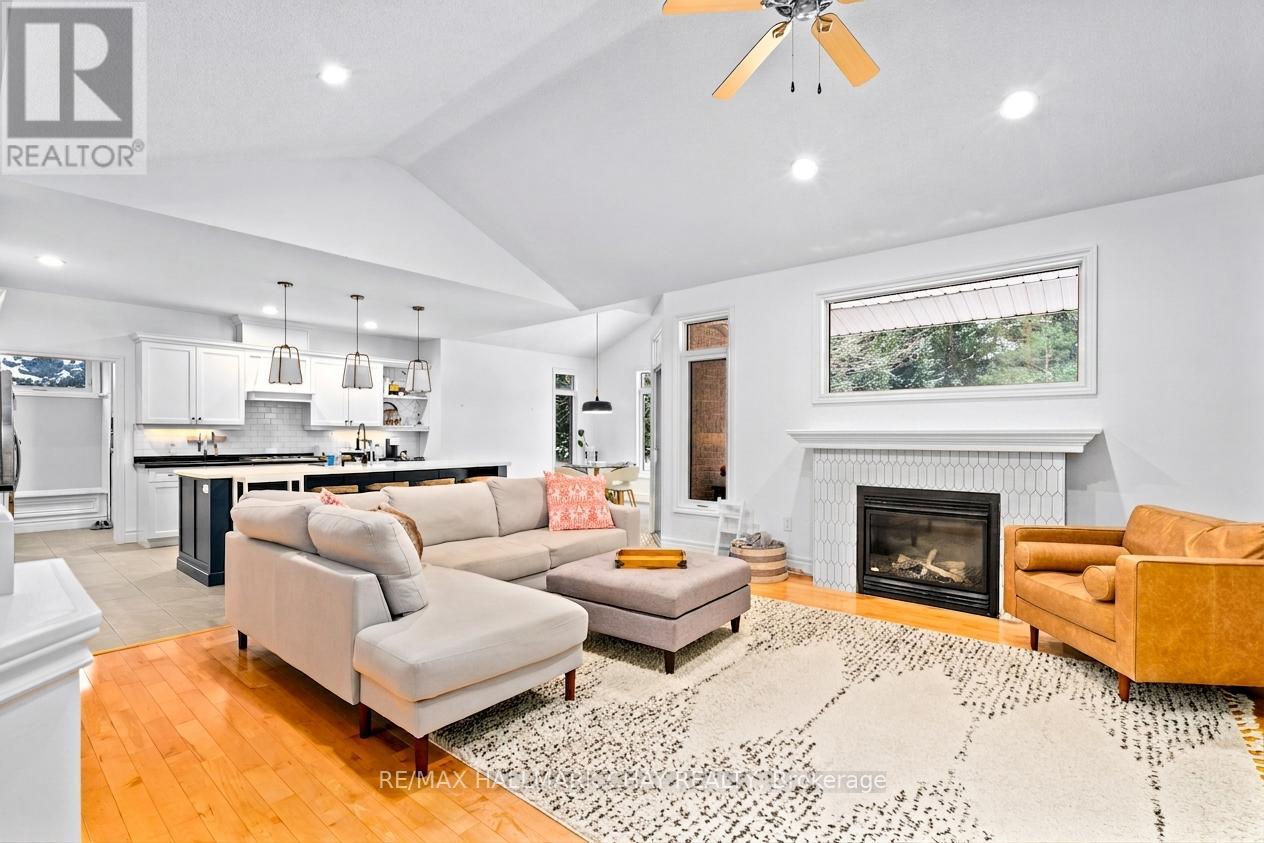 3 Forest Hill Drive, Springwater, Ontario  L9X 0J4 - Photo 8 - S12990478