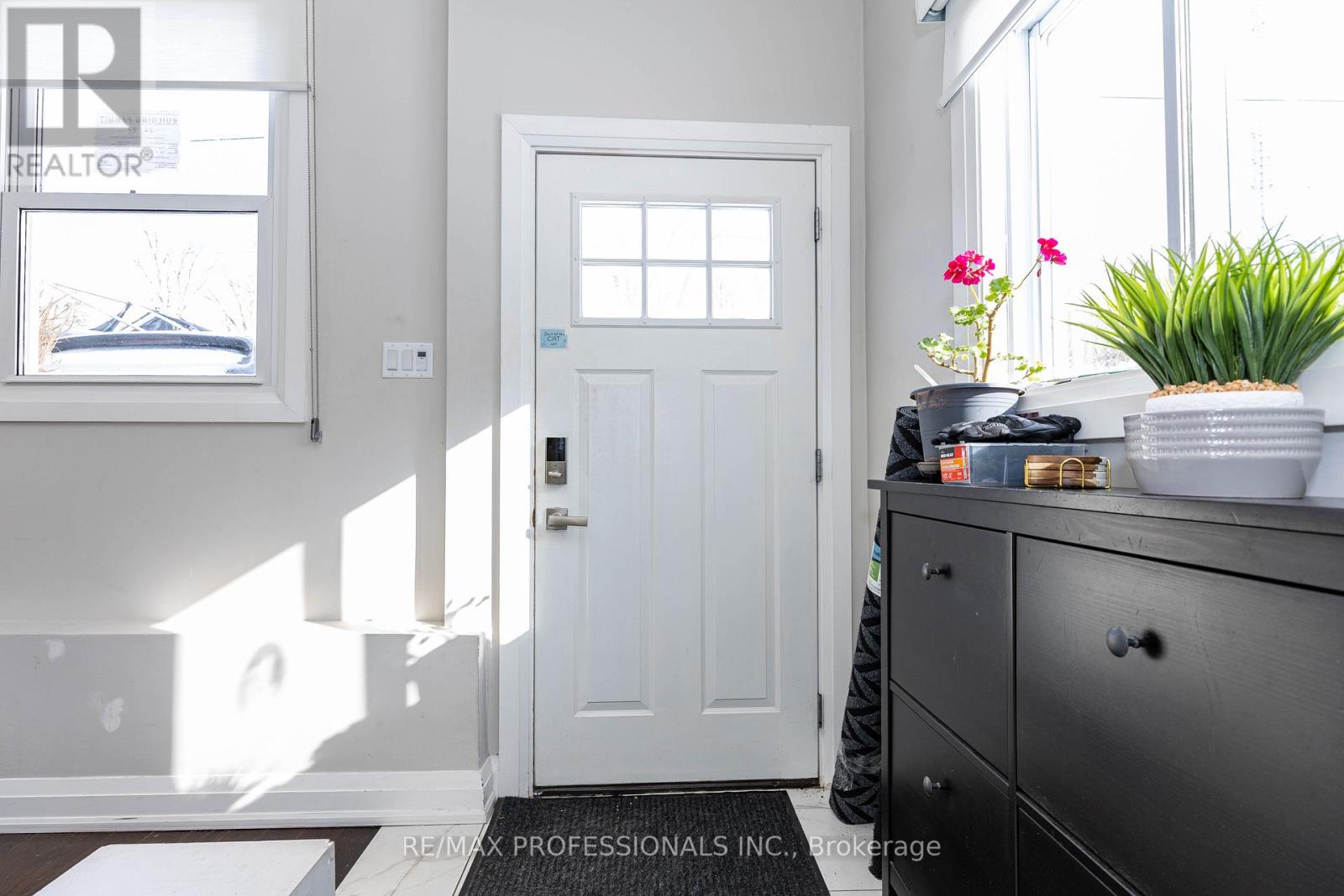 58 Rutledge Road, Mississauga, Ontario  L5M 1H4 - Photo 3 - W12932064