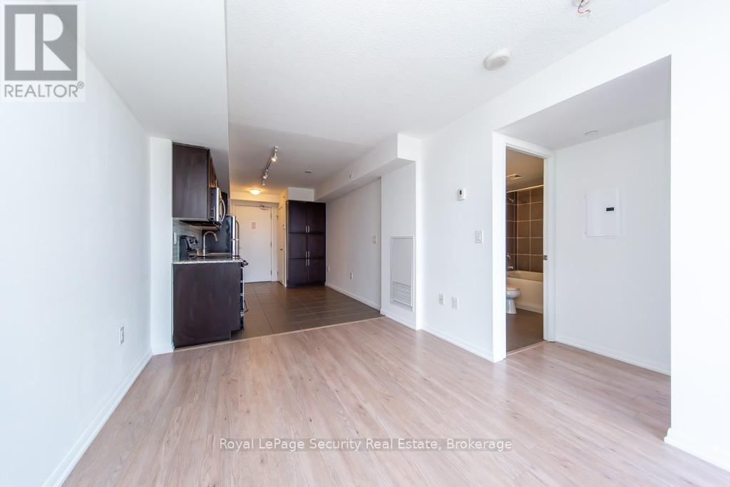 1121 - 800 Lawrence Avenue W, Toronto, Ontario  M6A 0B1 - Photo 9 - W12990696