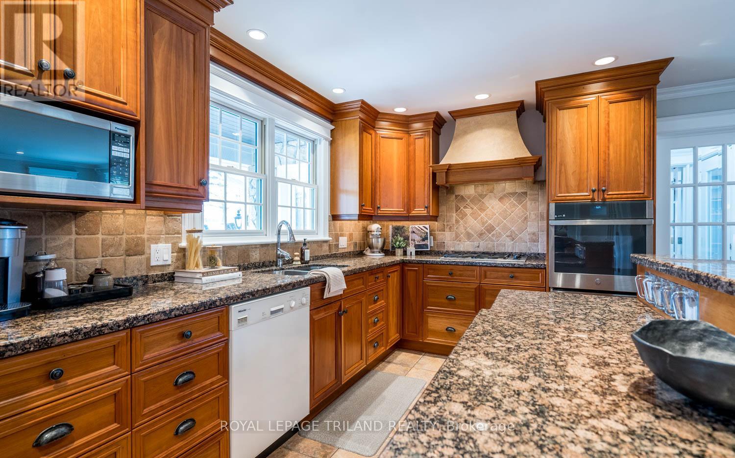 2416 Sunningdale Road W, Middlesex Centre, Ontario  N6H 5L2 - Photo 10 - X12991416