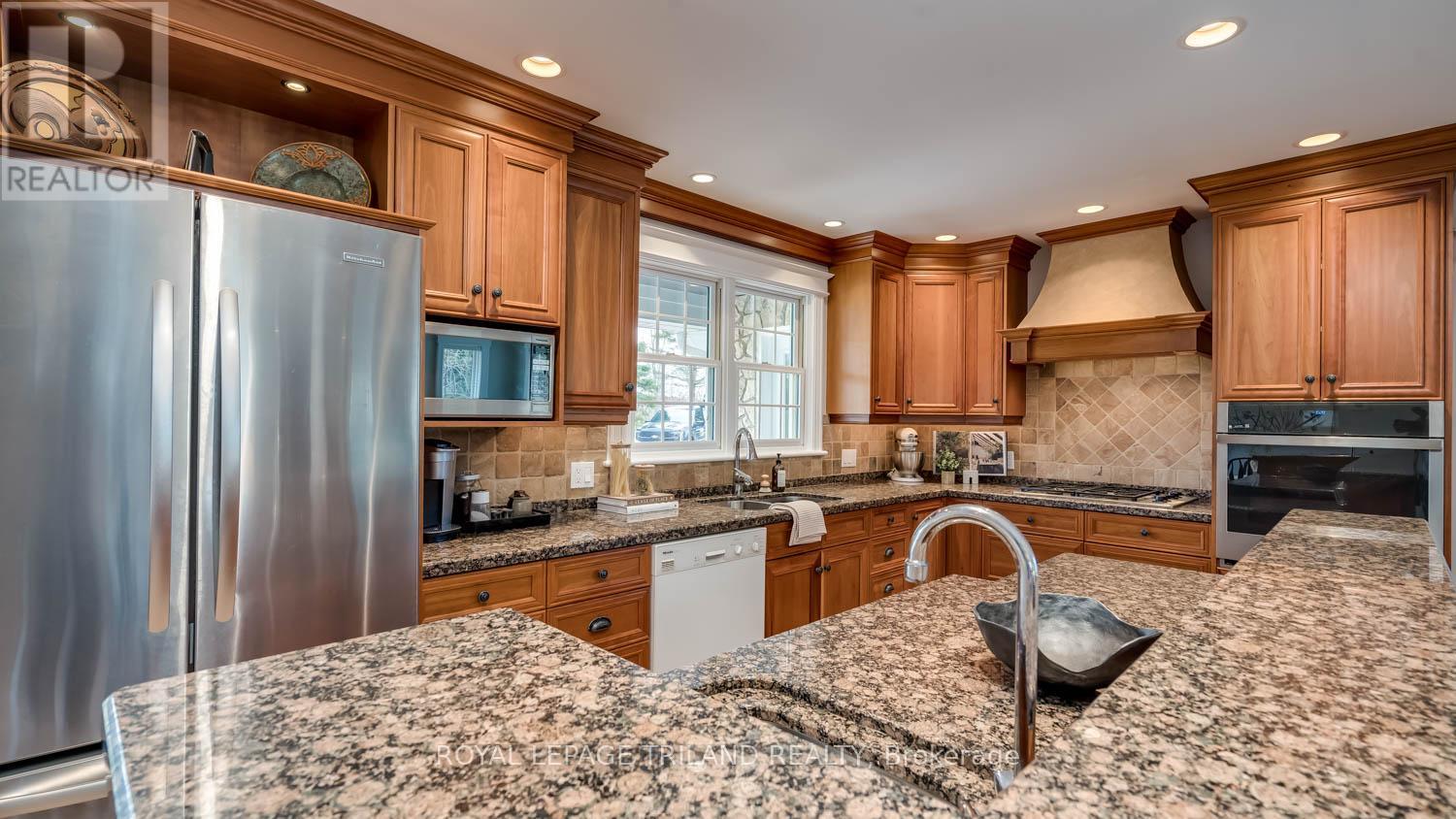 2416 Sunningdale Road W, Middlesex Centre, Ontario  N6H 5L2 - Photo 9 - X12991416