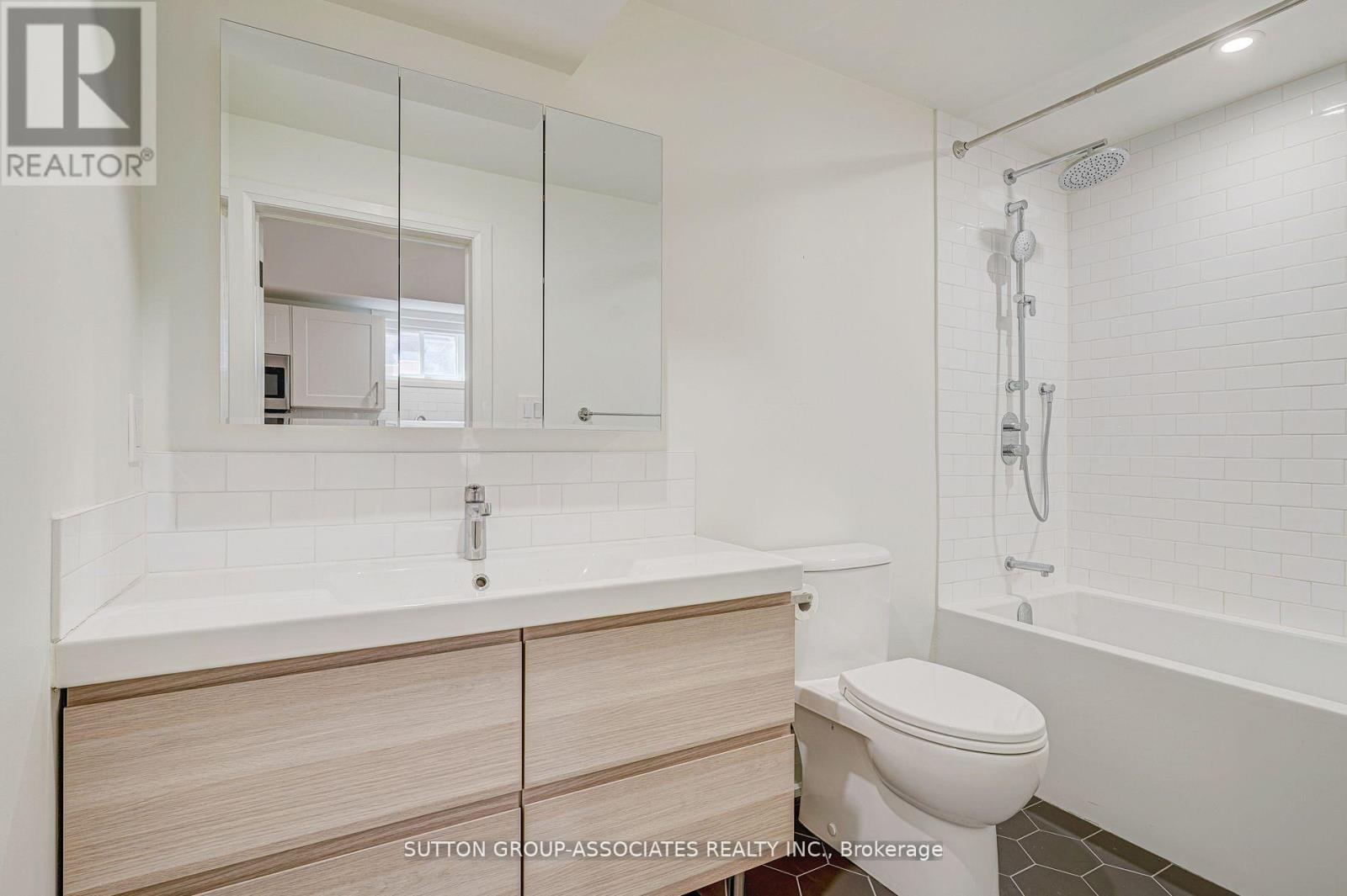 Lower - 233 Albany Avenue, Toronto, Ontario  M5R 3C7 - Photo 14 - C12991246