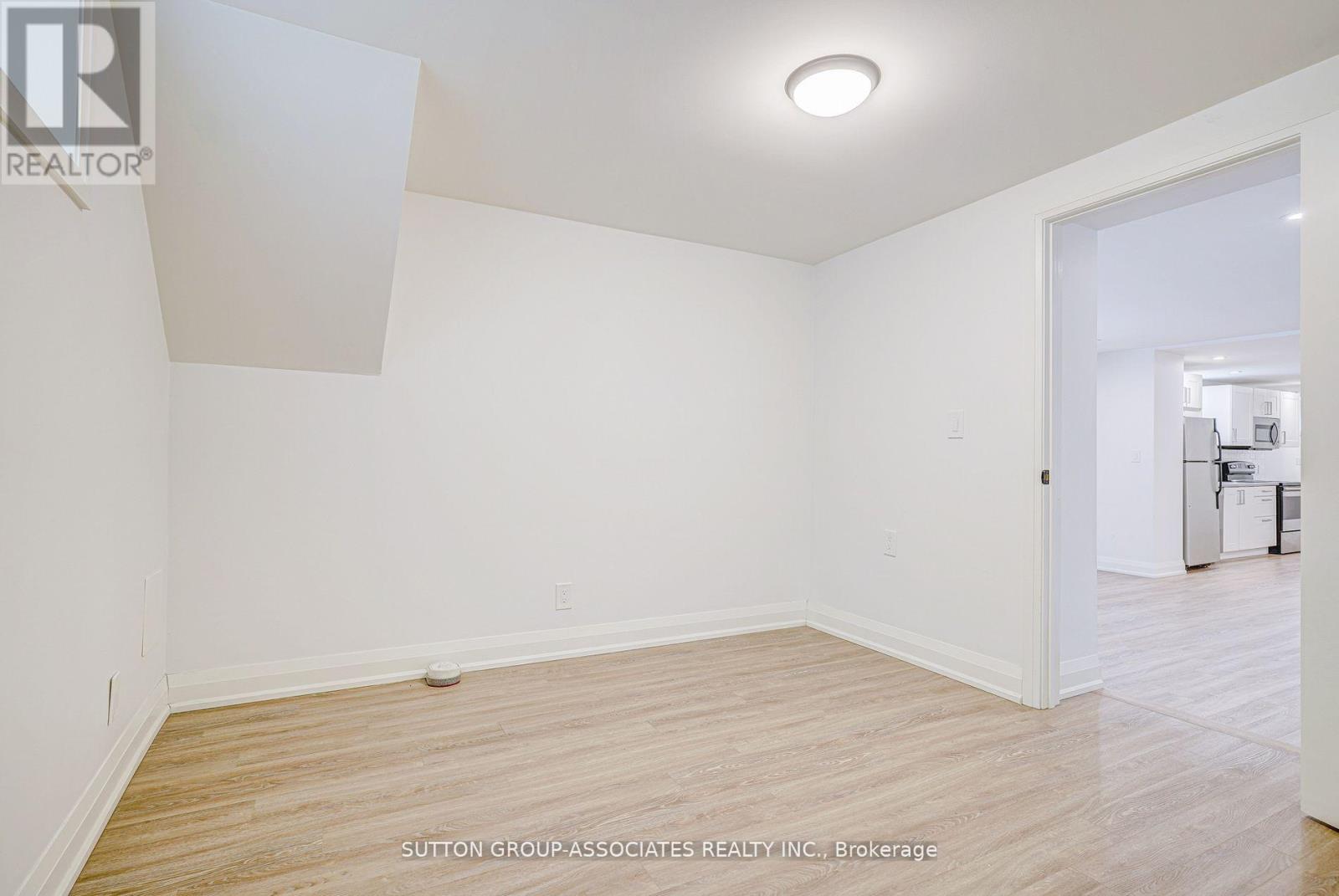 Lower - 233 Albany Avenue, Toronto, Ontario  M5R 3C7 - Photo 16 - C12991246