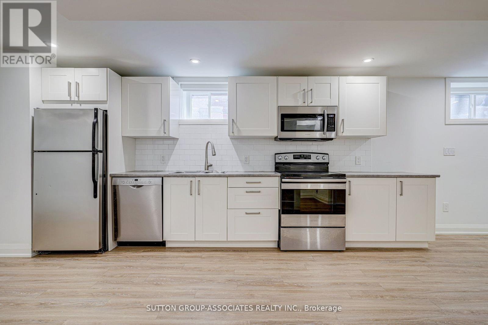 Lower - 233 Albany Avenue, Toronto, Ontario  M5R 3C7 - Photo 7 - C12991246