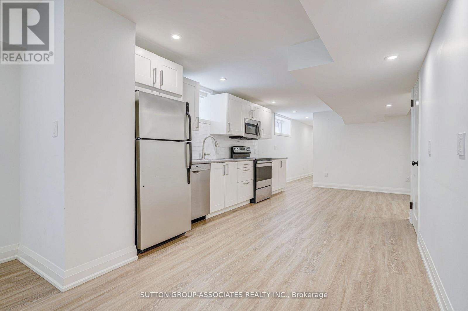 Lower - 233 Albany Avenue, Toronto, Ontario  M5R 3C7 - Photo 9 - C12991246