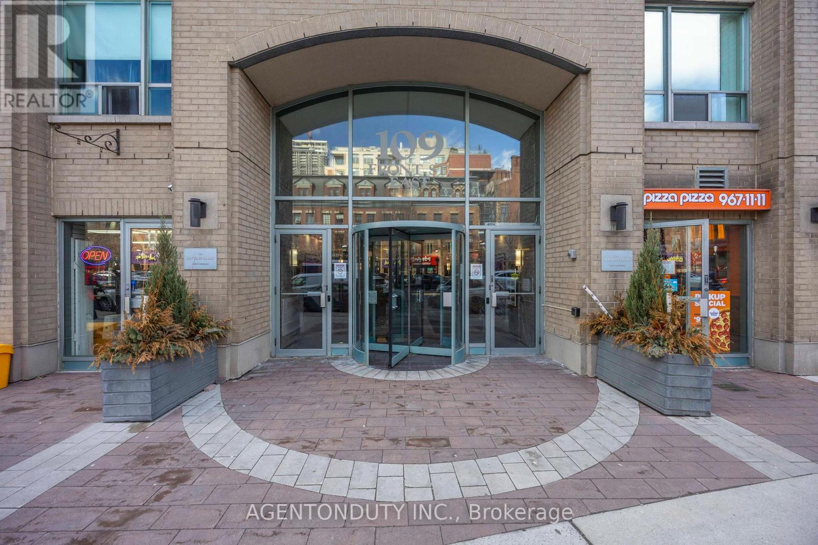 516 - 109 Front Street E, Toronto, Ontario  M5A 4P7 - Photo 2 - C12991274