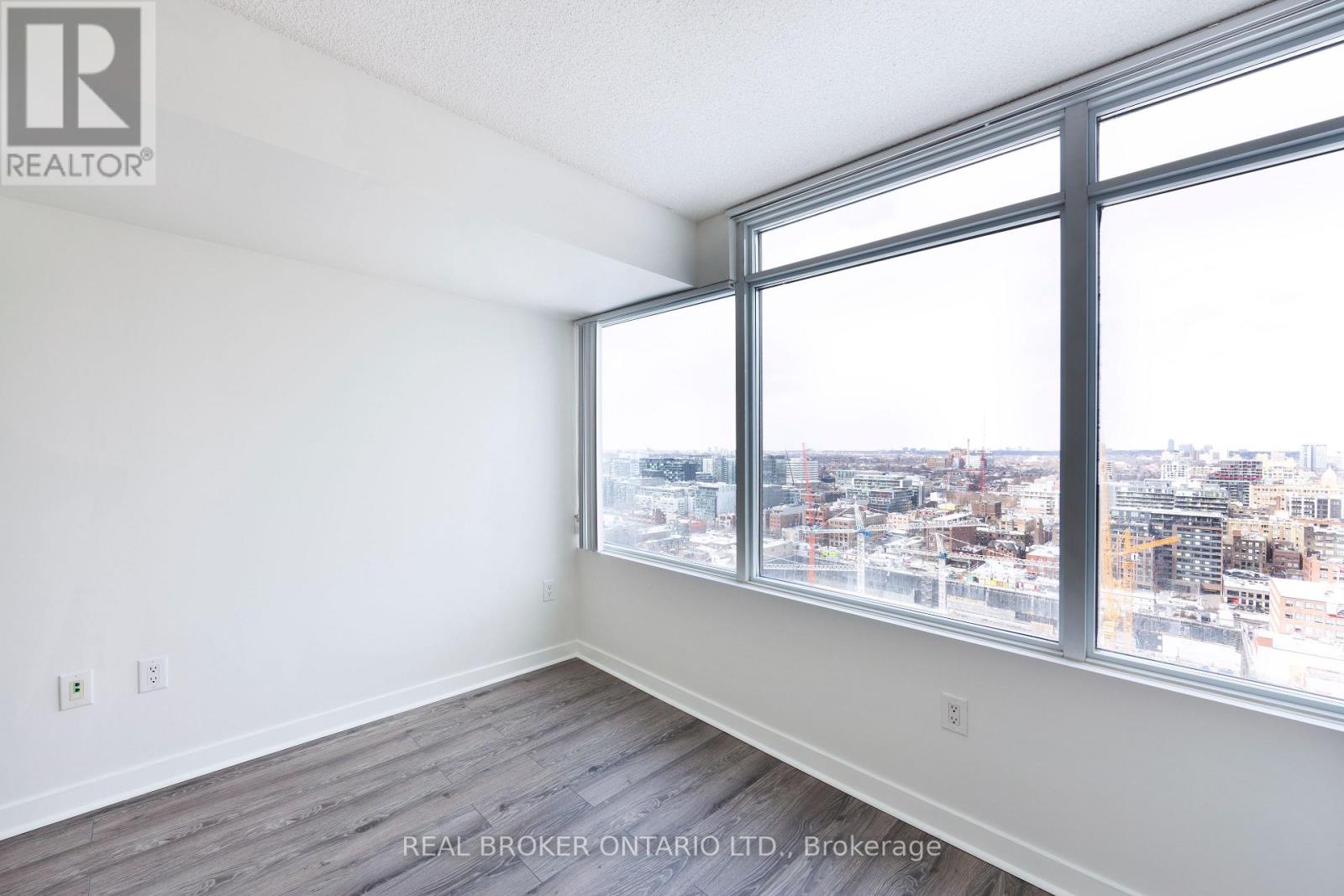 2716 - 25 Telegram Mews, Toronto, Ontario  M5V 3Y9 - Photo 8 - C12991278