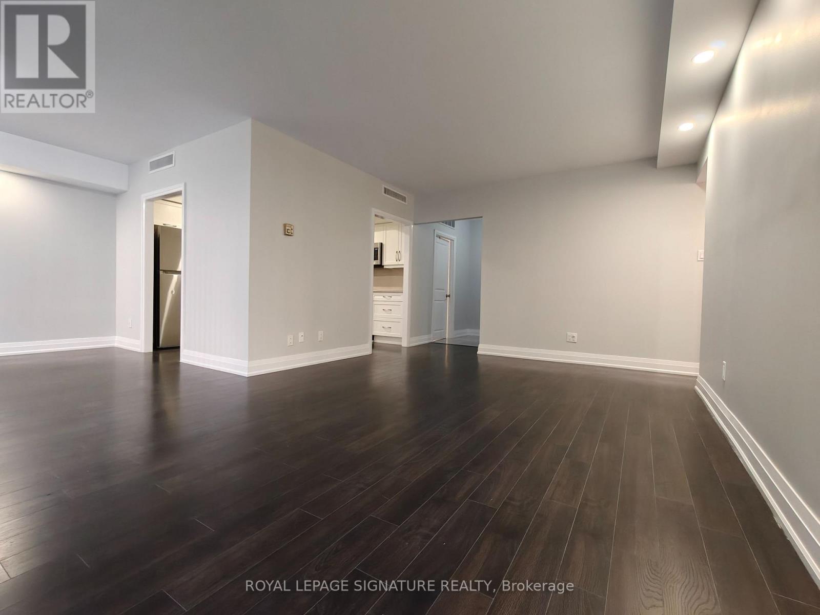 512 - 55 Harbour Square, Toronto, Ontario  M5J 2L1 - Photo 10 - C12991300