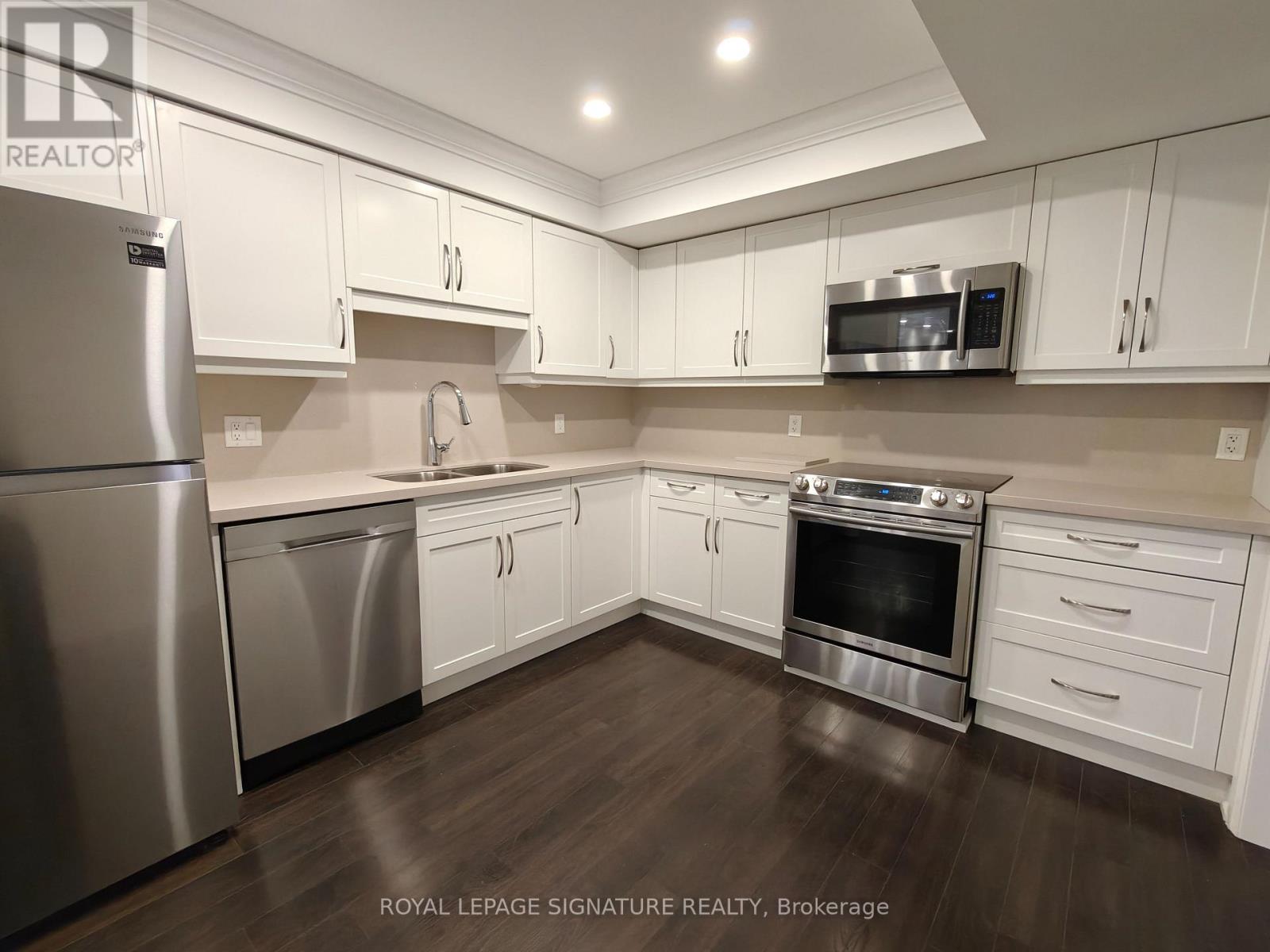 512 - 55 Harbour Square, Toronto, Ontario  M5J 2L1 - Photo 17 - C12991300