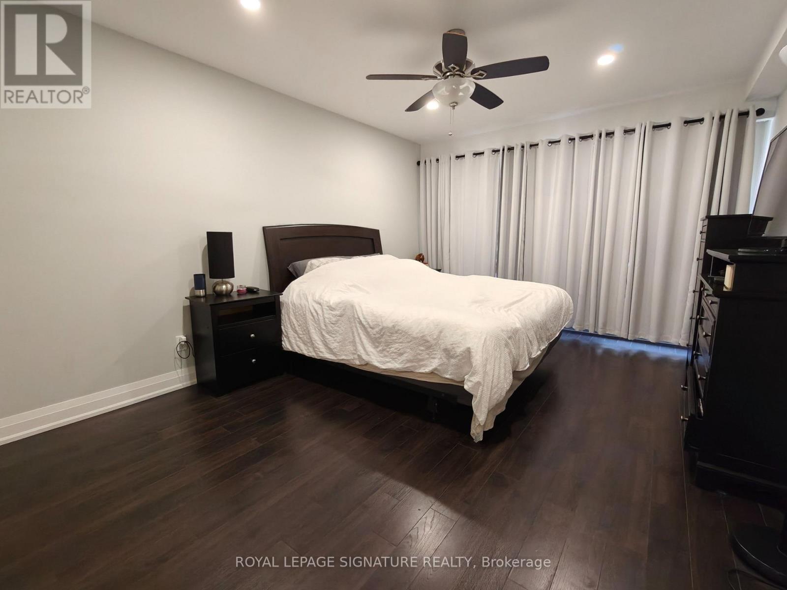 512 - 55 Harbour Square, Toronto, Ontario  M5J 2L1 - Photo 19 - C12991300