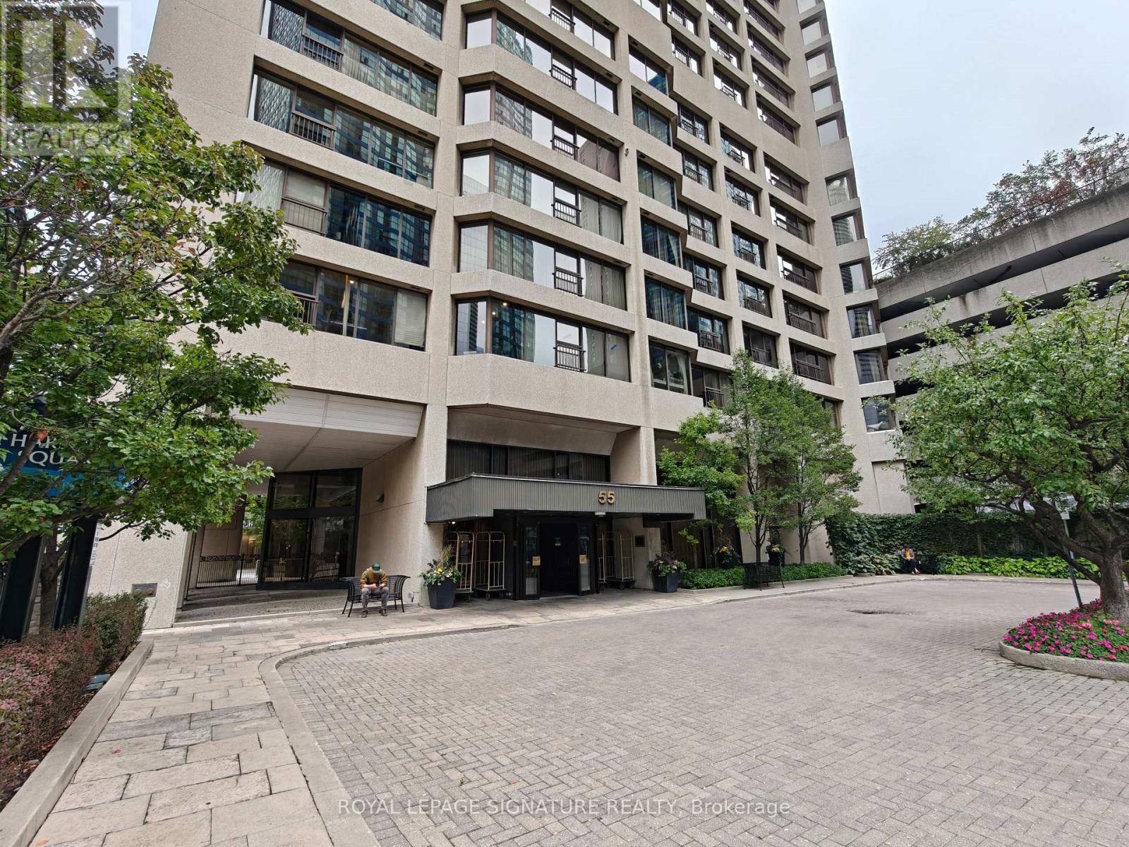 512 - 55 Harbour Square, Toronto, Ontario  M5J 2L1 - Photo 2 - C12991300