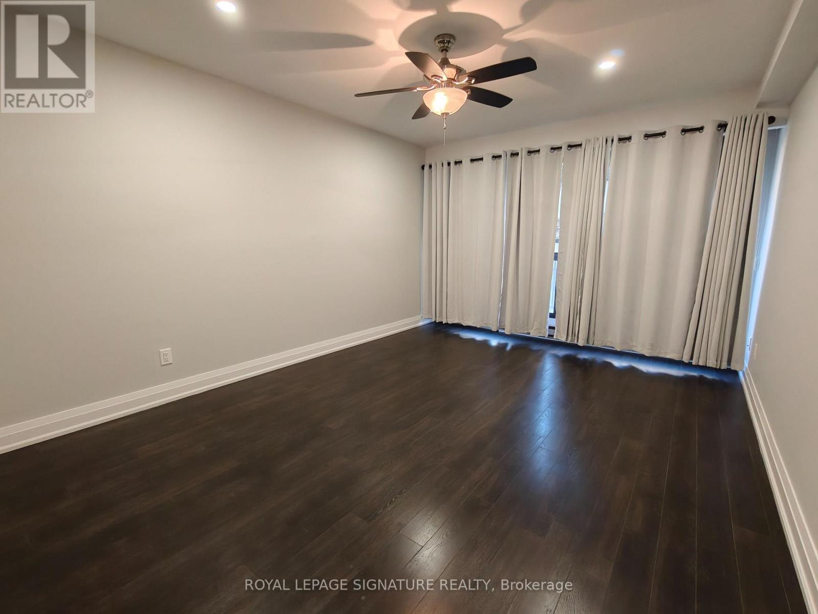 512 - 55 Harbour Square, Toronto, Ontario  M5J 2L1 - Photo 20 - C12991300