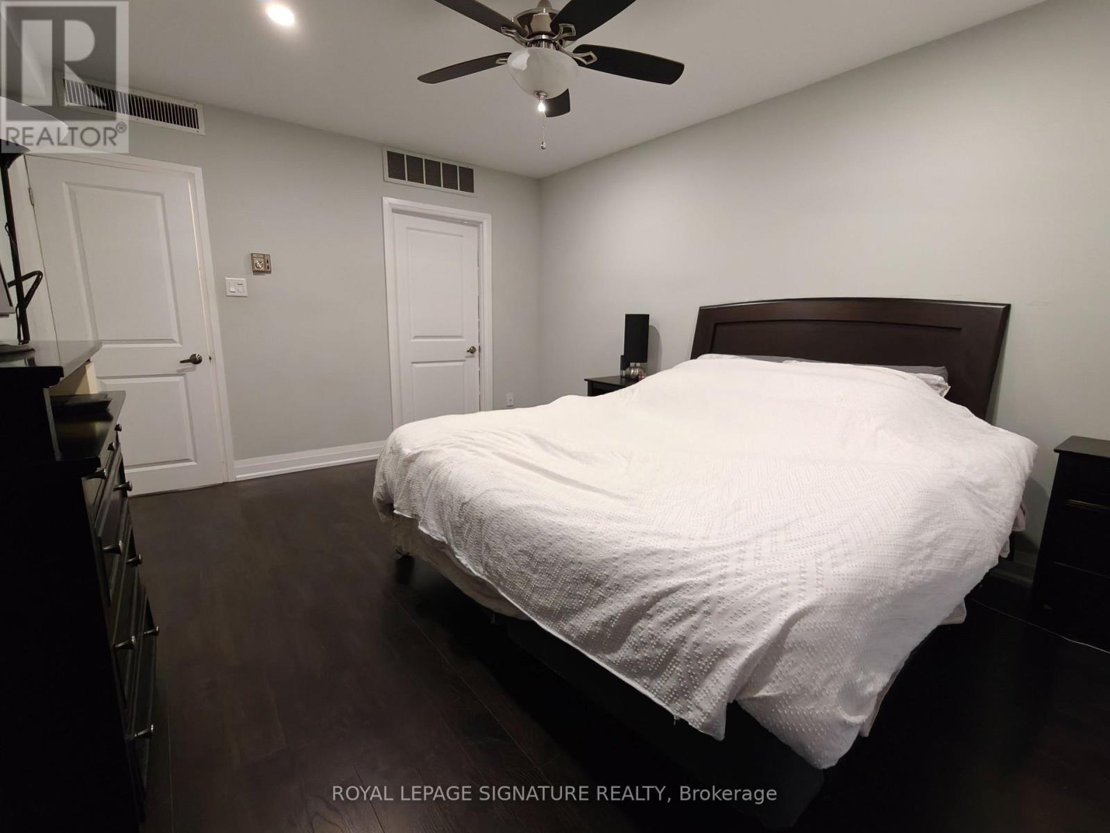 512 - 55 Harbour Square, Toronto, Ontario  M5J 2L1 - Photo 21 - C12991300