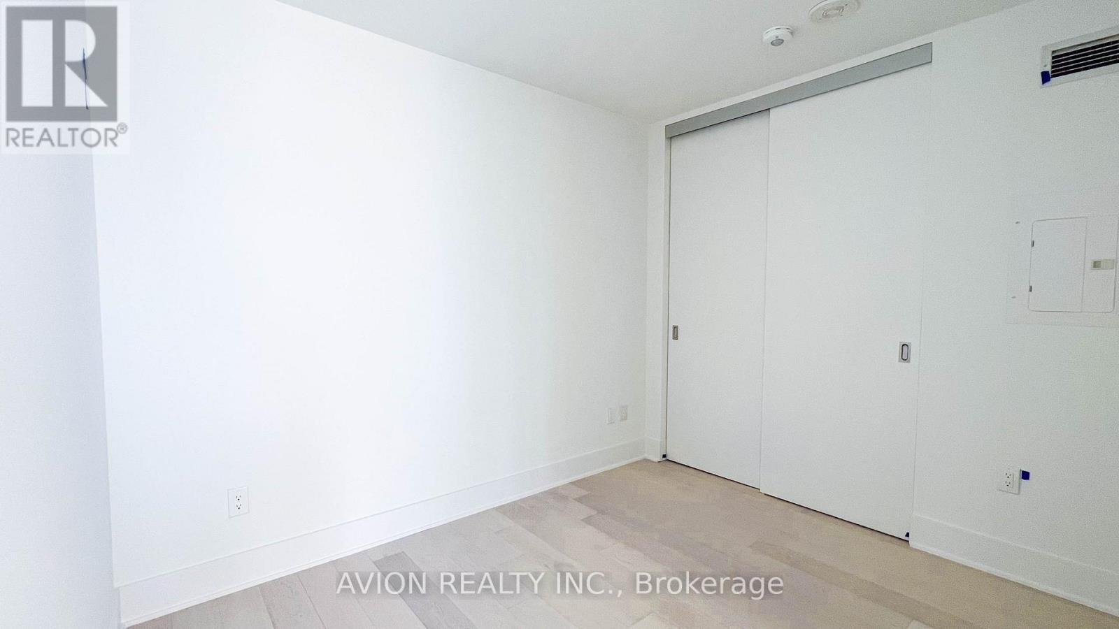 5609 - 11 Yorkville Avenue, Toronto, Ontario  M4W 0B7 - Photo 16 - C12991360