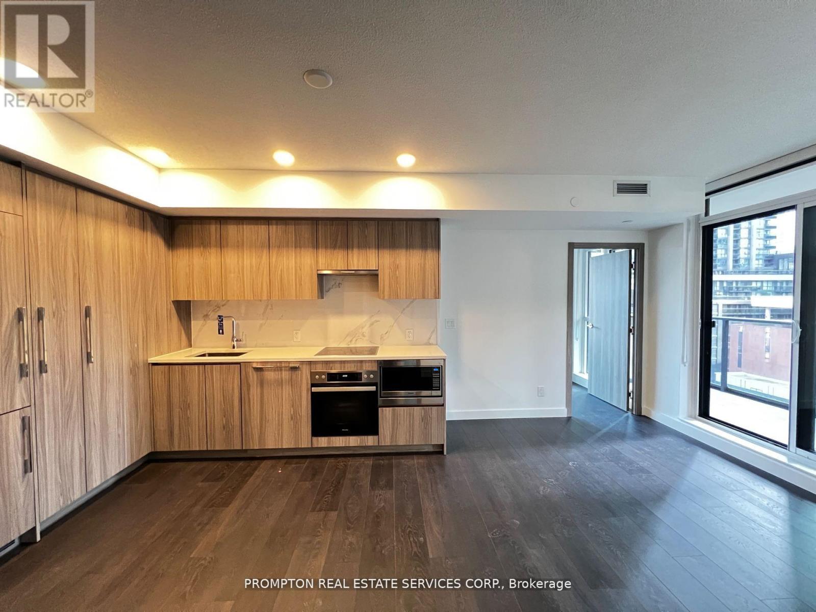 906 - 38 Widmer Street