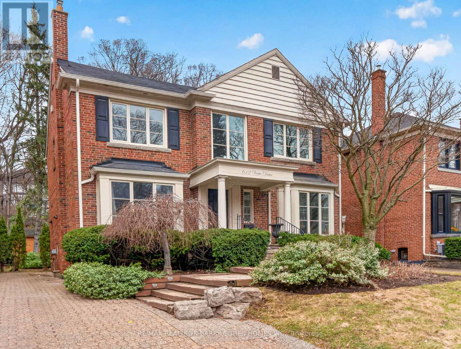 612 Vesta Drive, Toronto, Ontario  M5N 1H9 - Photo 2 - C12991426