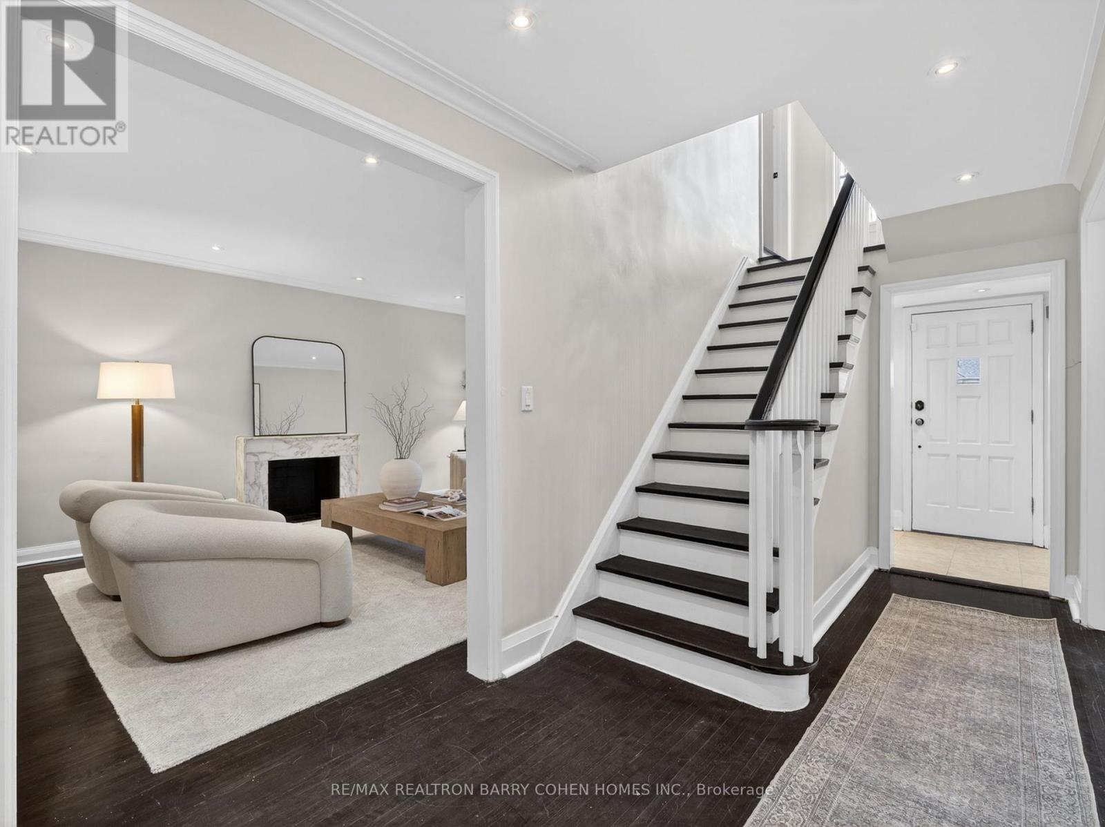 612 Vesta Drive, Toronto, Ontario  M5N 1H9 - Photo 4 - C12991426