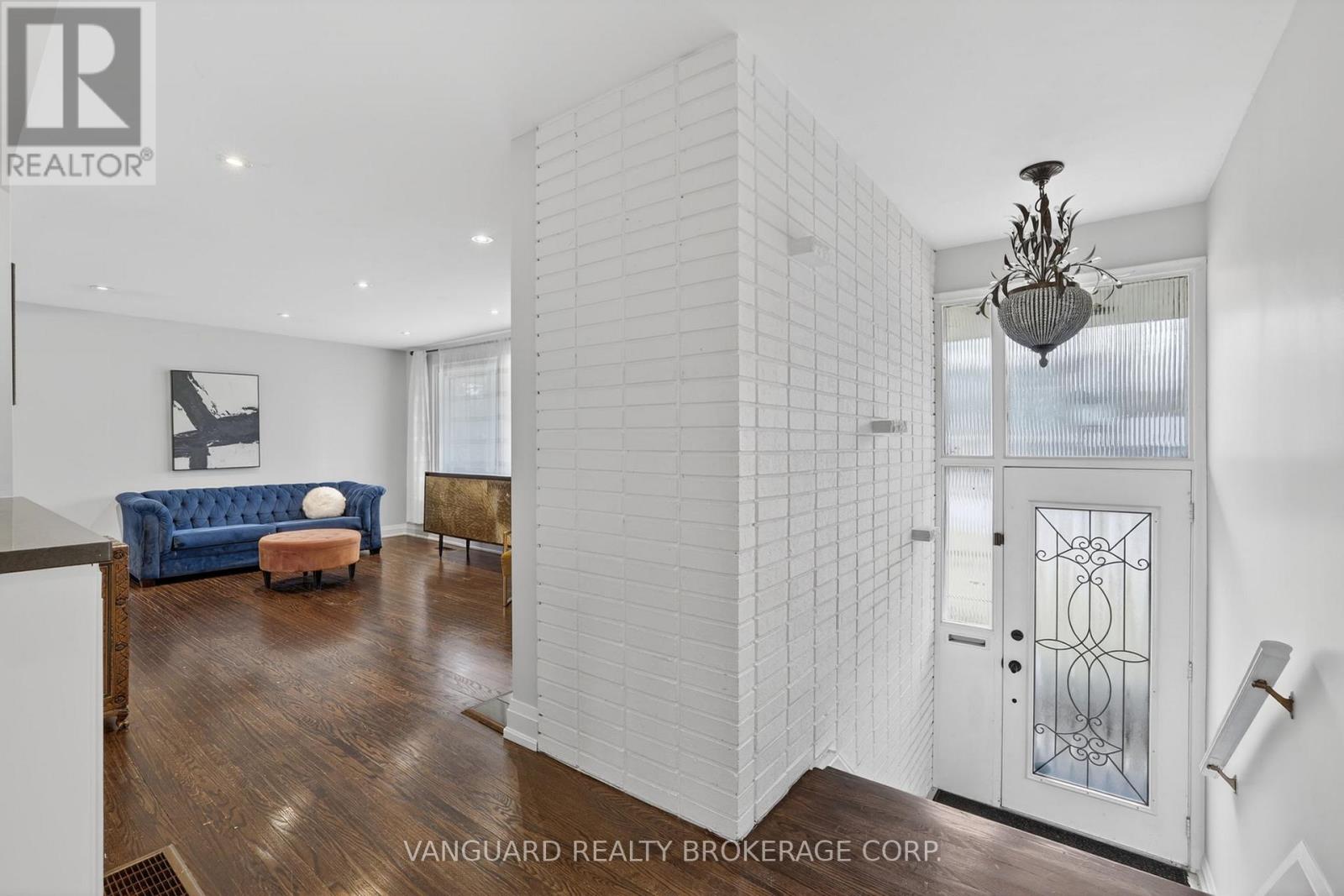 142 Beechwood Crescent, Newmarket, Ontario  L3Y 1W3 - Photo 3 - N12978972