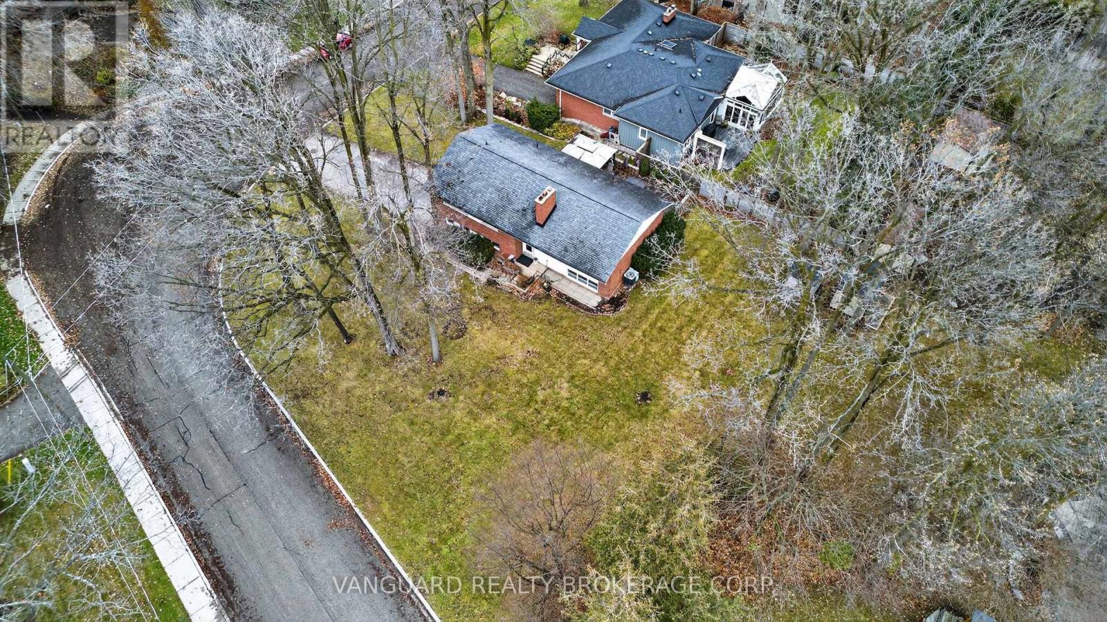 142 Beechwood Crescent, Newmarket, Ontario  L3Y 1W3 - Photo 21 - N12978972