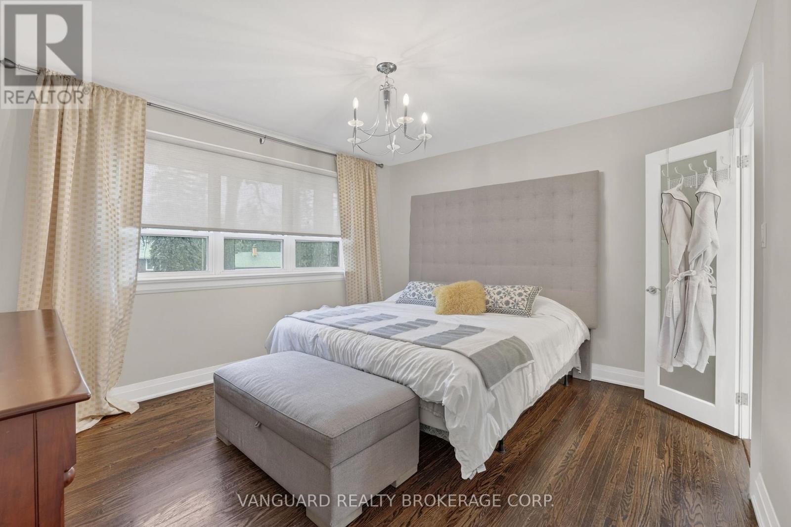 142 Beechwood Crescent, Newmarket, Ontario  L3Y 1W3 - Photo 11 - N12978972