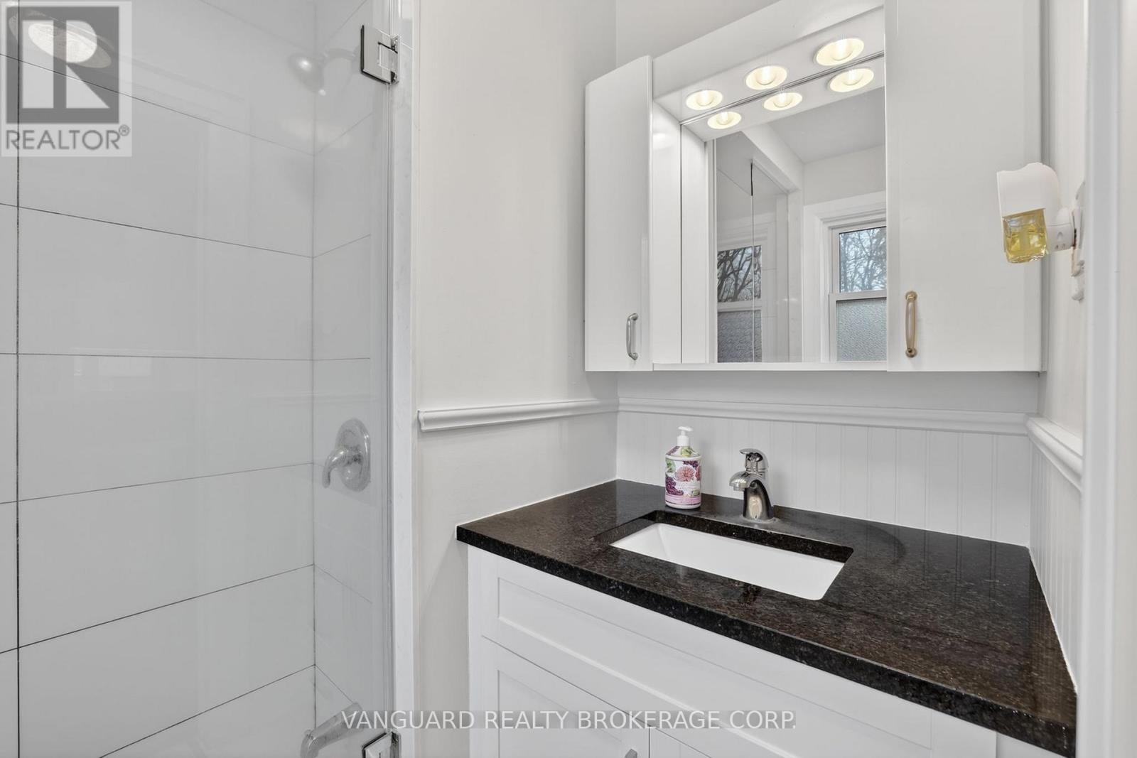 142 Beechwood Crescent, Newmarket, Ontario  L3Y 1W3 - Photo 12 - N12978972