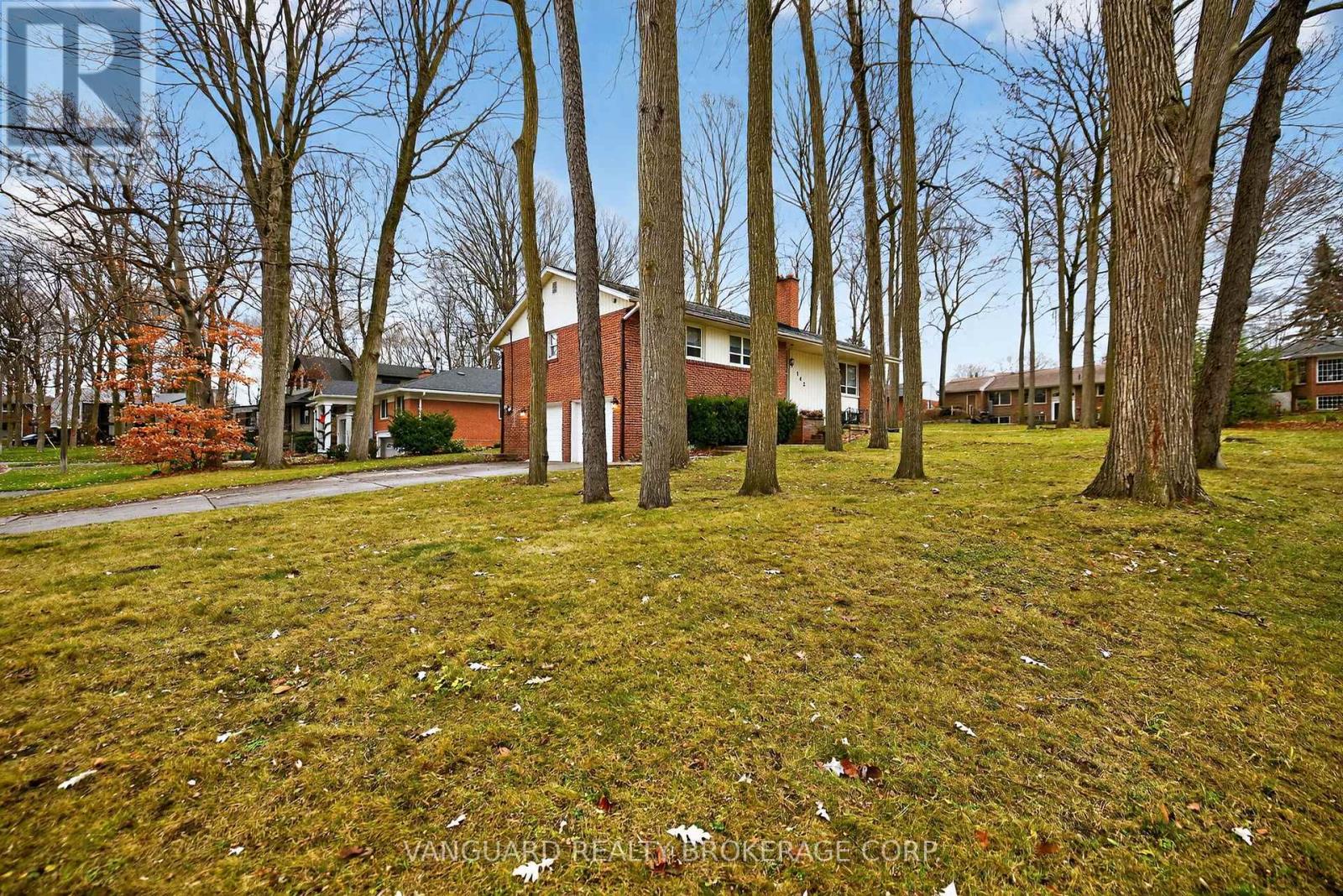 142 Beechwood Crescent, Newmarket, Ontario  L3Y 1W3 - Photo 2 - N12978972