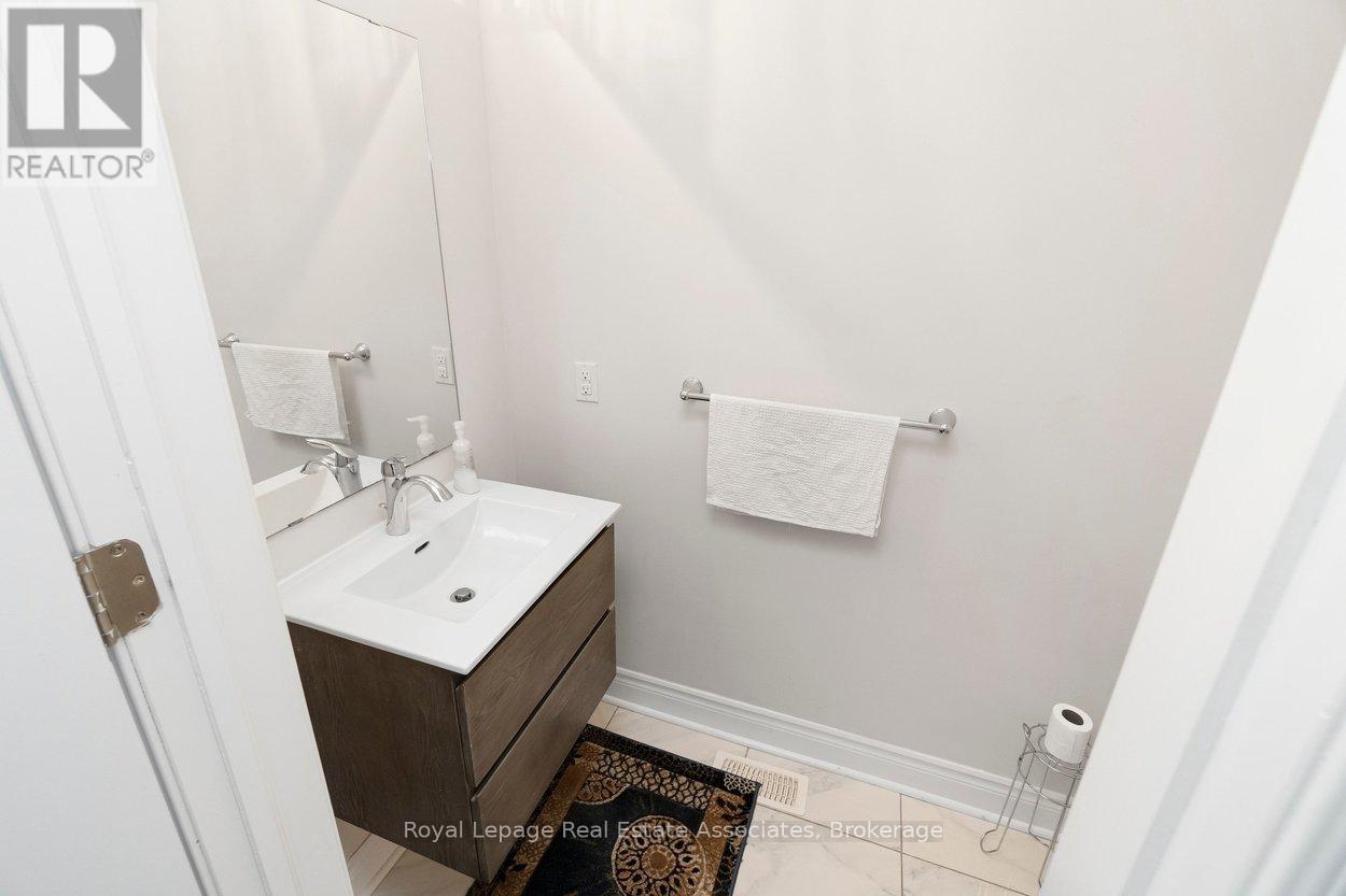 212 Niagara Trail, Halton Hills, Ontario  L7G 0H9 - Photo 17 - W12807296