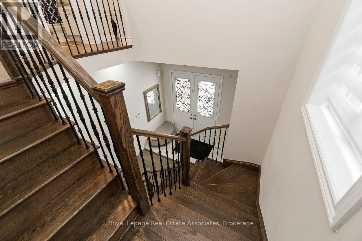 212 Niagara Trail, Halton Hills, Ontario  L7G 0H9 - Photo 19 - W12807296