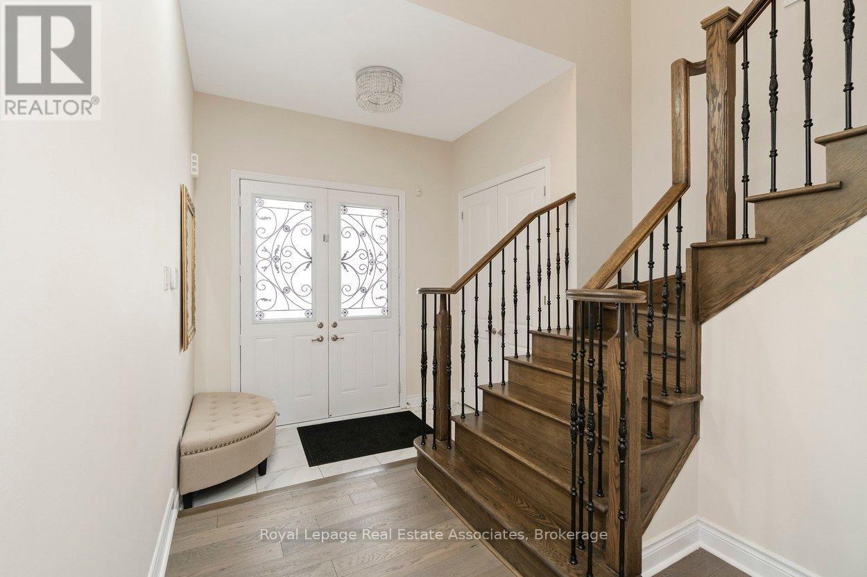 212 Niagara Trail, Halton Hills, Ontario  L7G 0H9 - Photo 2 - W12807296