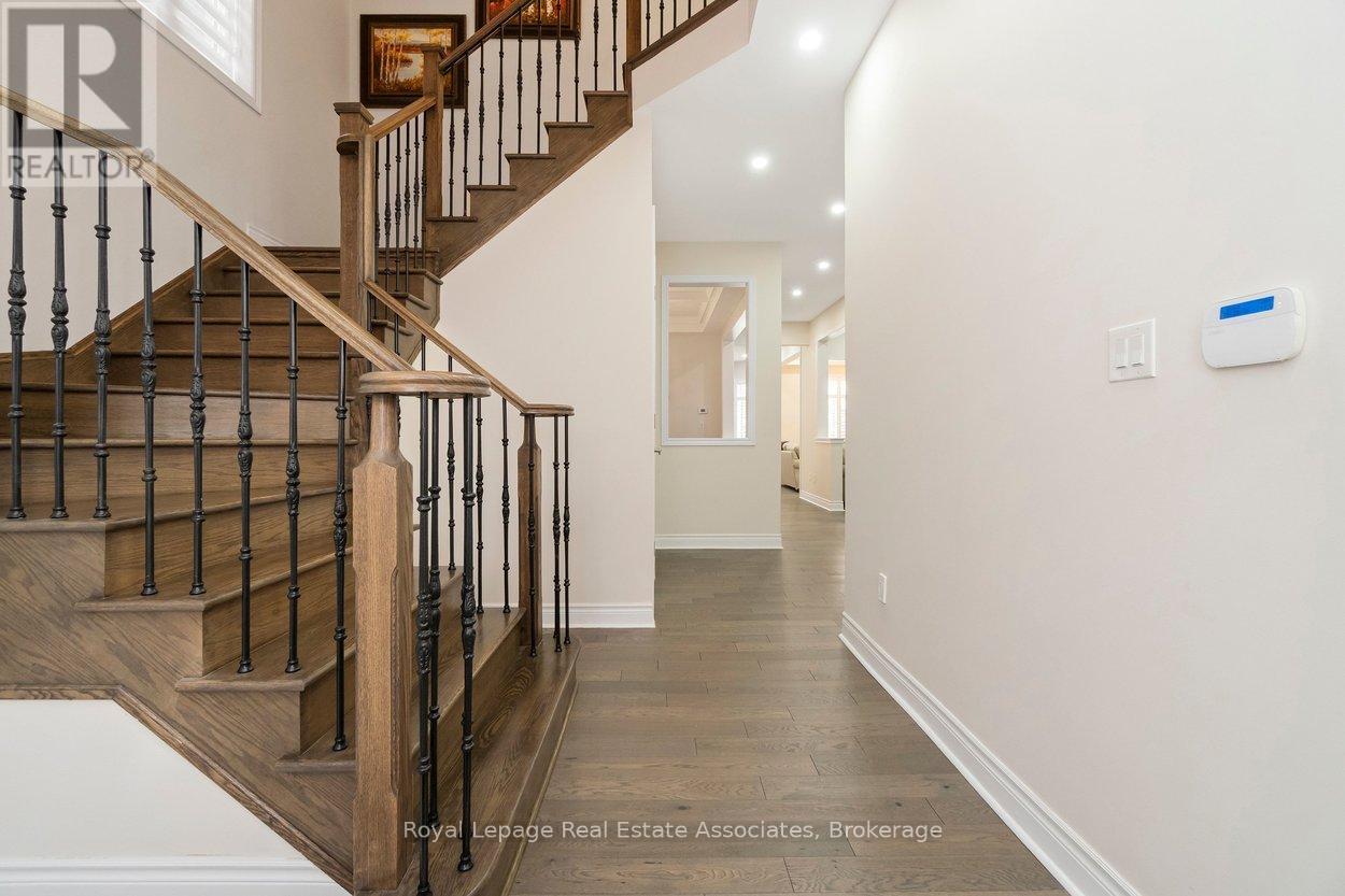 212 Niagara Trail, Halton Hills, Ontario  L7G 0H9 - Photo 3 - W12807296