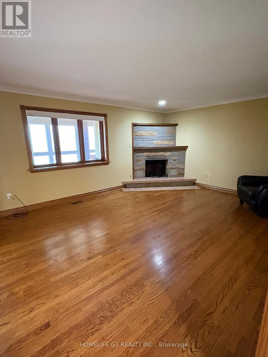 8 Rosegarden Drive, Brampton, Ontario  L6P 0E6 - Photo 7 - W12962066