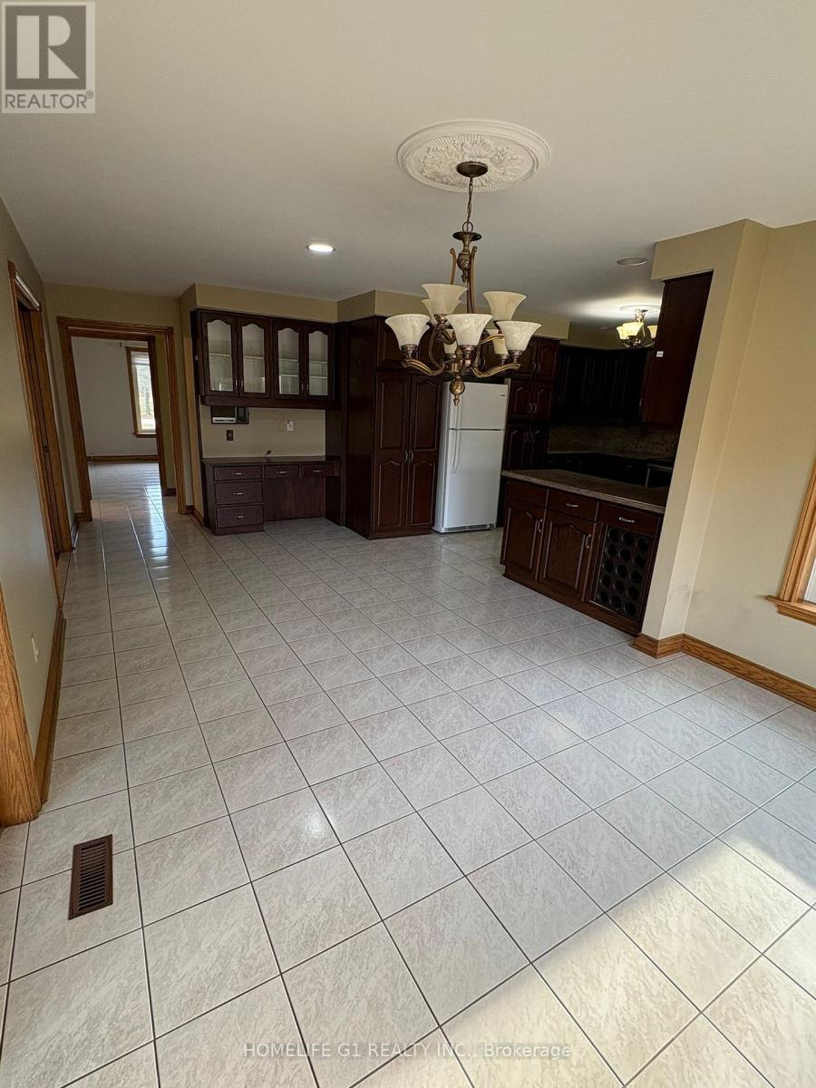 8 Rosegarden Drive, Brampton, Ontario  L6P 0E6 - Photo 5 - W12962066