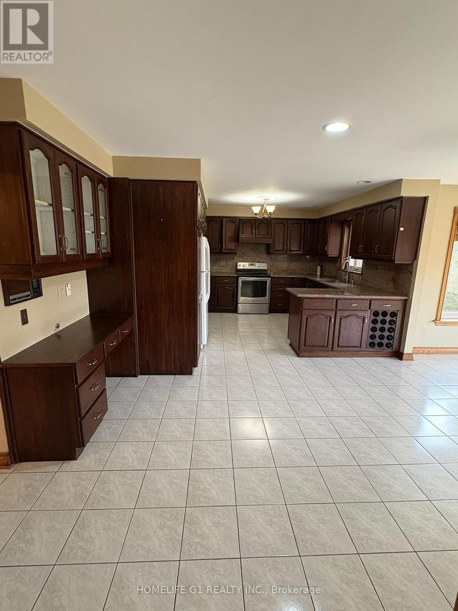 8 Rosegarden Drive, Brampton, Ontario  L6P 0E6 - Photo 4 - W12962066