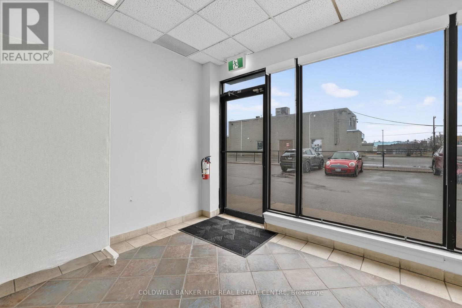 15 Harwood Avenue S, Ajax, Ontario  L1S 2B9 - Photo 4 - E12991302