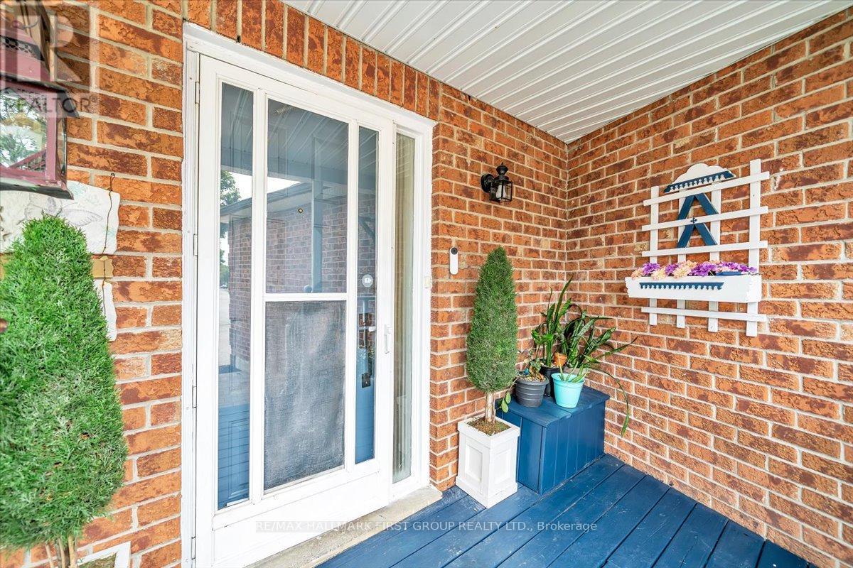 1138 Tanzer Court, Pickering, Ontario  L1W 3S4 - Photo 3 - E12991432