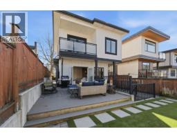 212 E 18TH STREET, North Vancouver, British Columbia