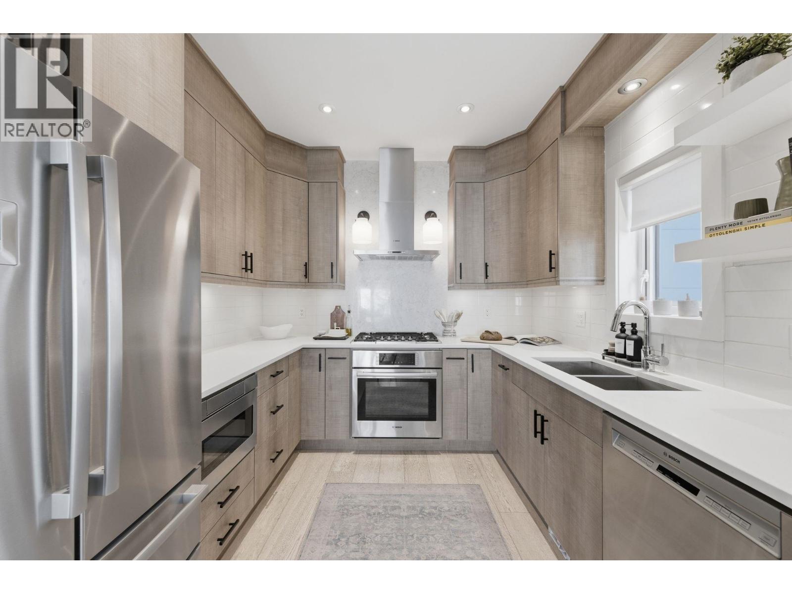 212 E 18th Street, North Vancouver, British Columbia  V7L 2X6 - Photo 11 - R3102589