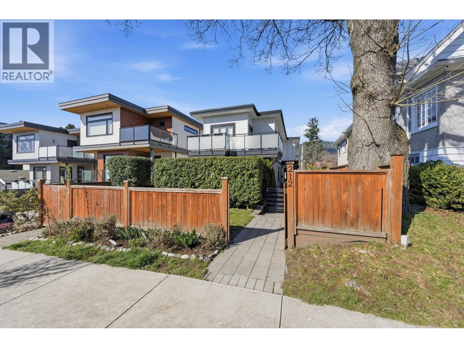 212 E 18th Street, North Vancouver, British Columbia  V7L 2X6 - Photo 3 - R3102589