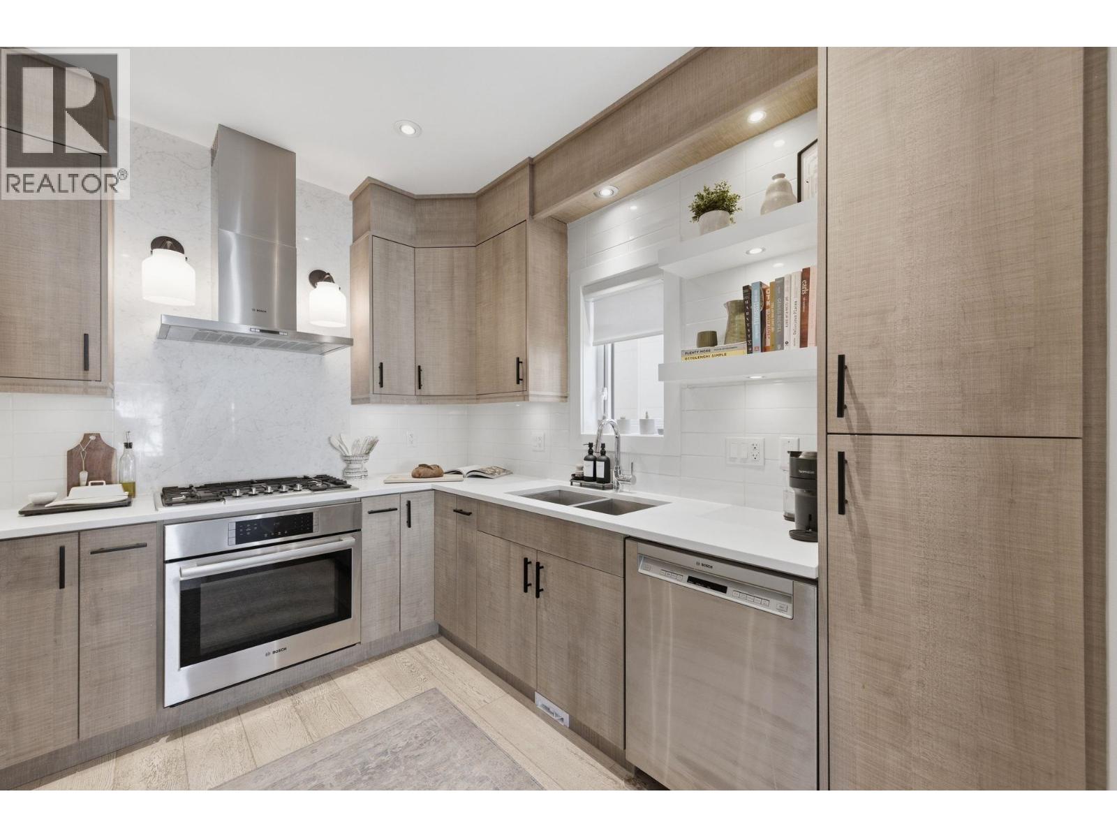 212 E 18th Street, North Vancouver, British Columbia  V7L 2X6 - Photo 12 - R3102589