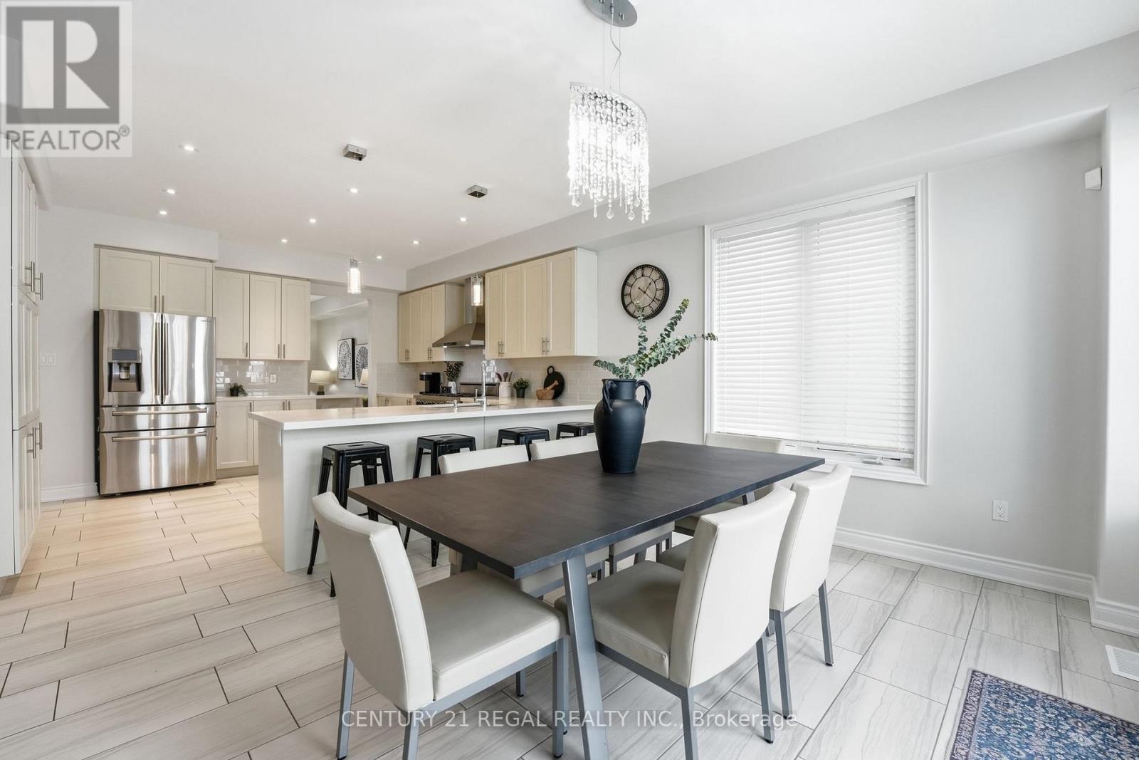 28 Tim Jacobs Drive, Georgina, Ontario  L4P 0G5 - Photo 4 - N12991226