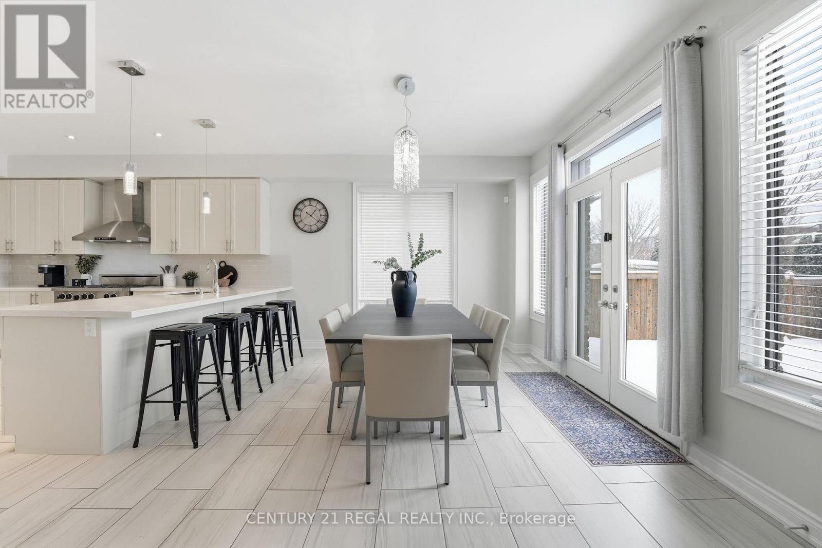 28 Tim Jacobs Drive, Georgina, Ontario  L4P 0G5 - Photo 5 - N12991226