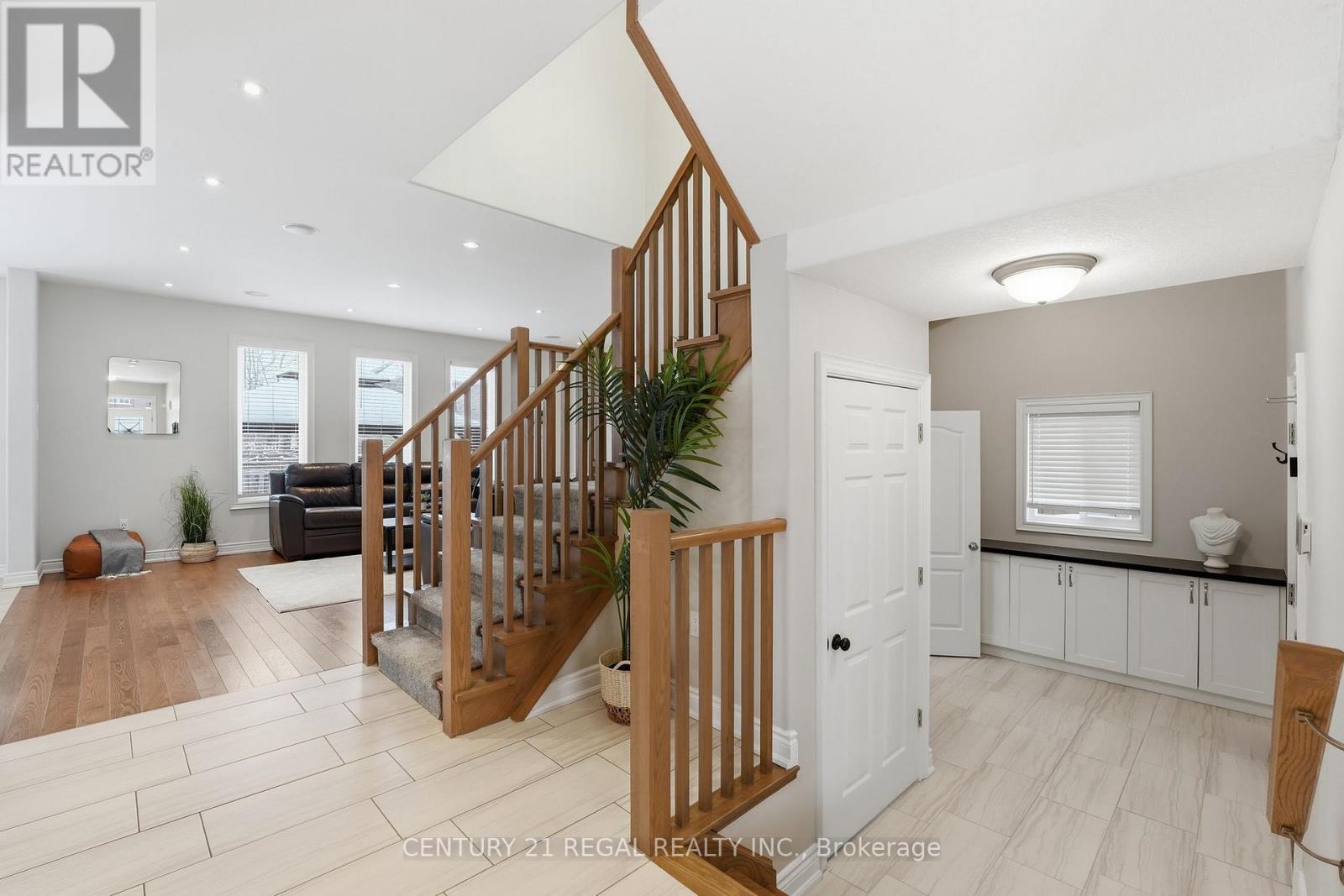 28 Tim Jacobs Drive, Georgina, Ontario  L4P 0G5 - Photo 9 - N12991226