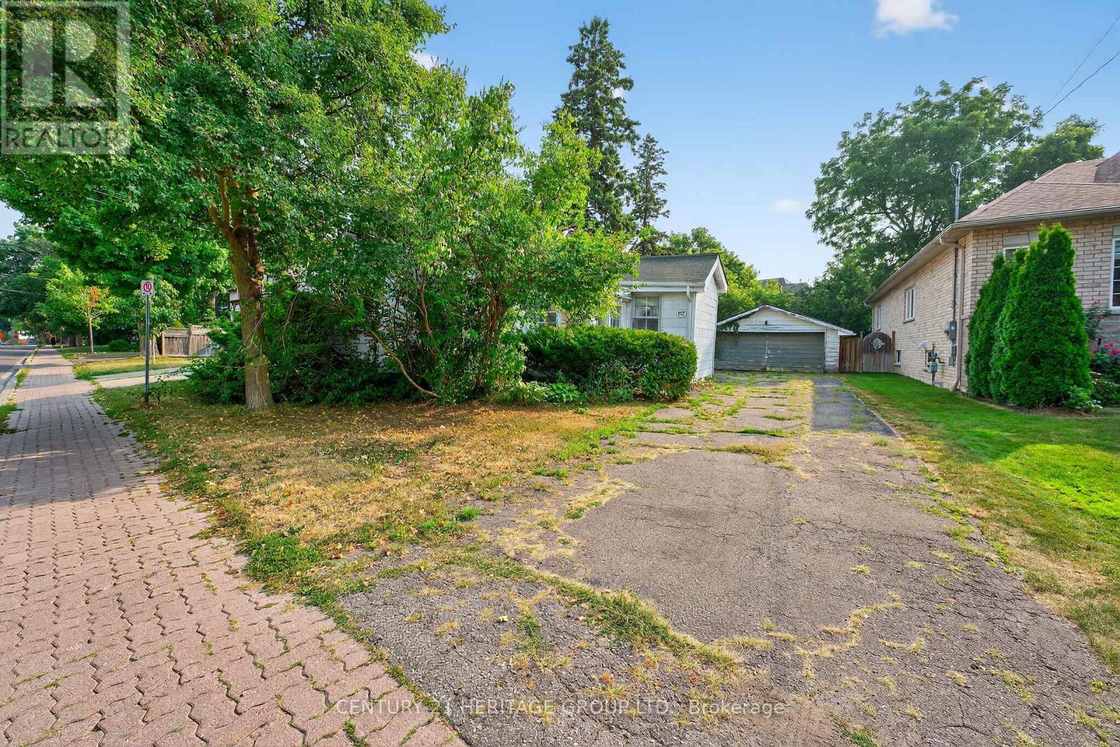 117 Lucas Street, Richmond Hill, Ontario  L4C 4P4 - Photo 2 - N12991248