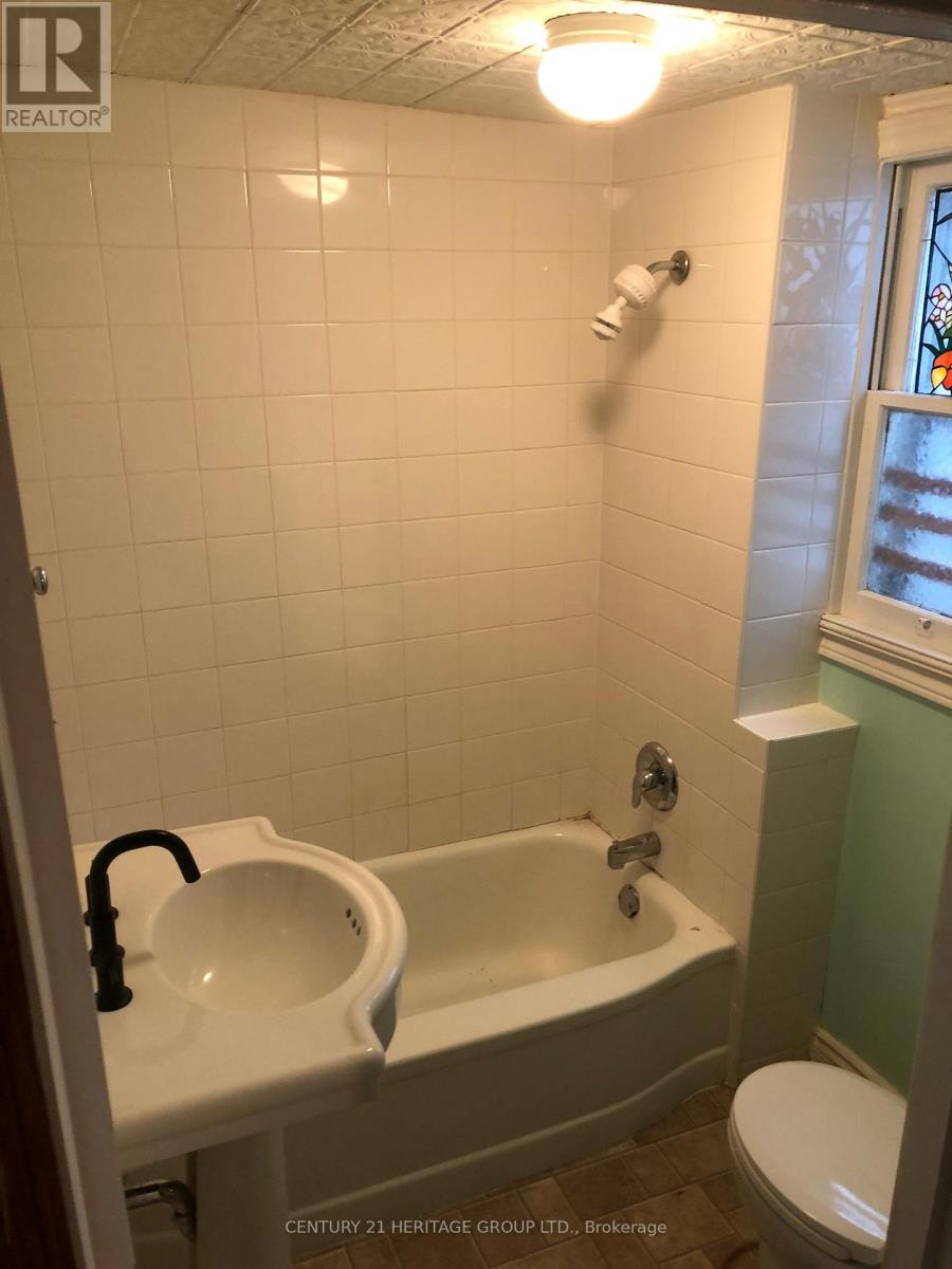 117 Lucas Street, Richmond Hill, Ontario  L4C 4P4 - Photo 24 - N12991248