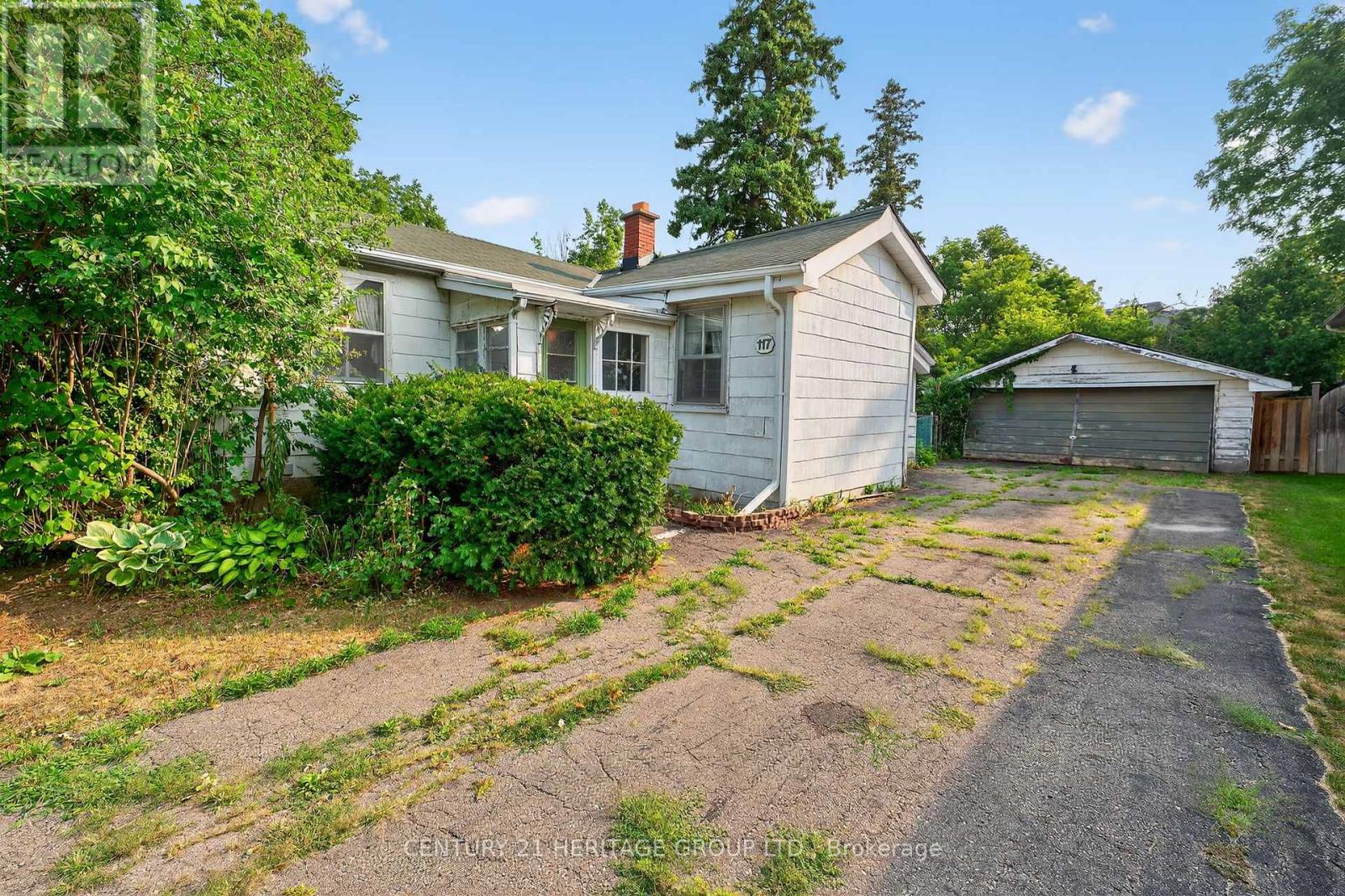 117 Lucas Street, Richmond Hill, Ontario  L4C 4P4 - Photo 4 - N12991248