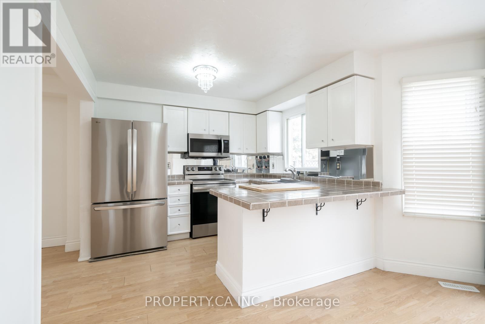 87 O'connor Crescent, Richmond Hill, Ontario  L4C 7N9 - Photo 12 - N12991376