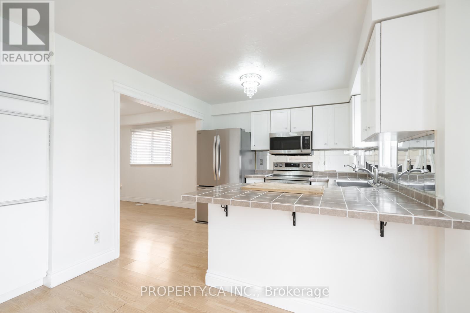 87 O'connor Crescent, Richmond Hill, Ontario  L4C 7N9 - Photo 13 - N12991376