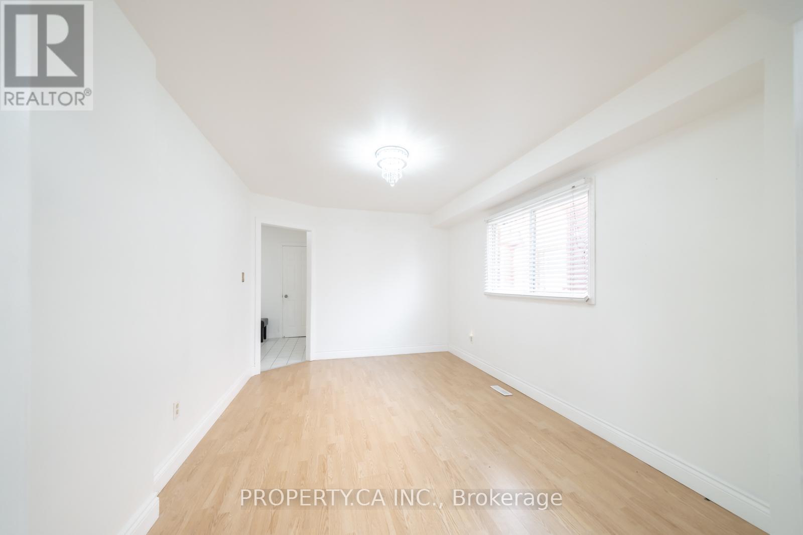 87 O'connor Crescent, Richmond Hill, Ontario  L4C 7N9 - Photo 19 - N12991376