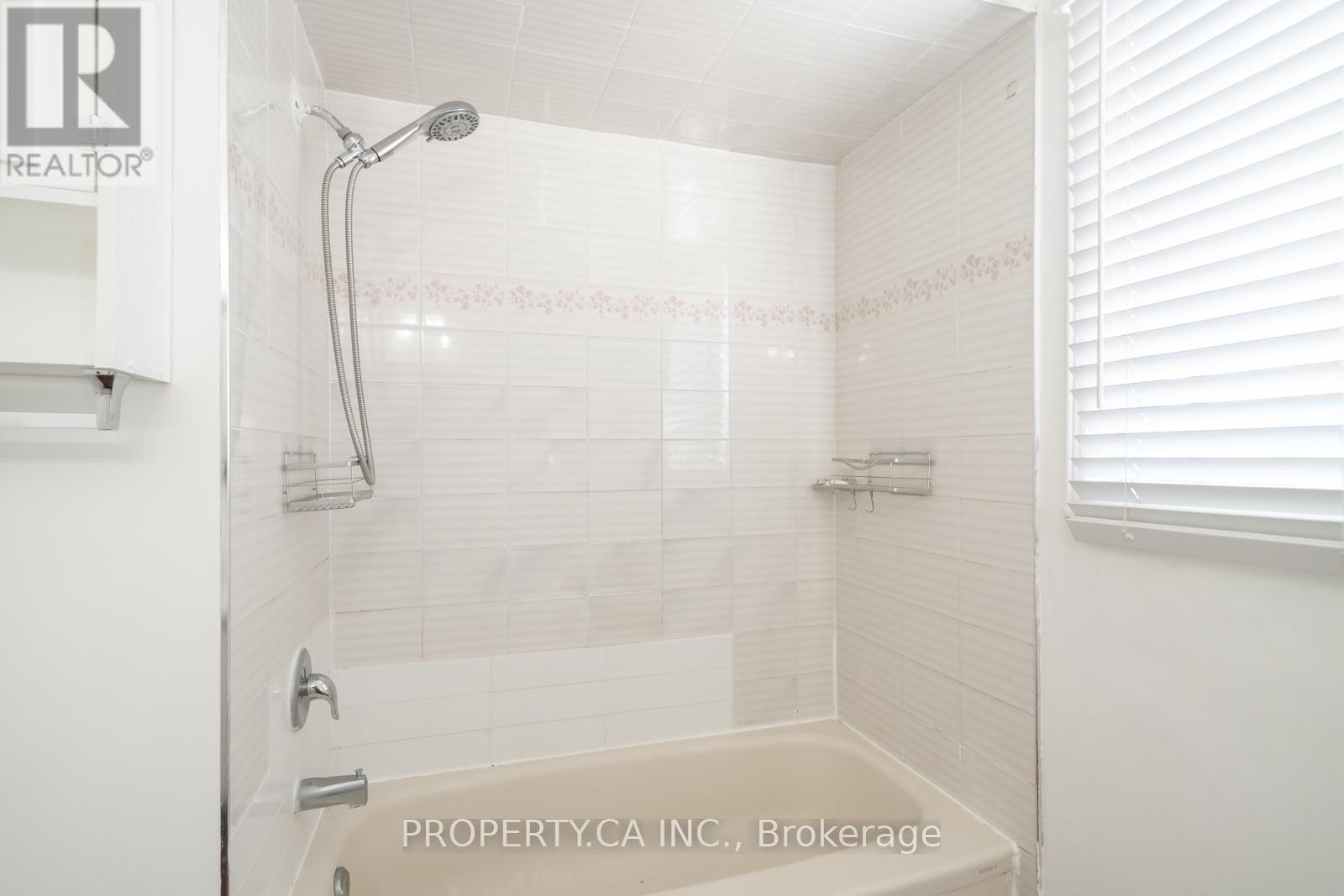 87 O'connor Crescent, Richmond Hill, Ontario  L4C 7N9 - Photo 24 - N12991376