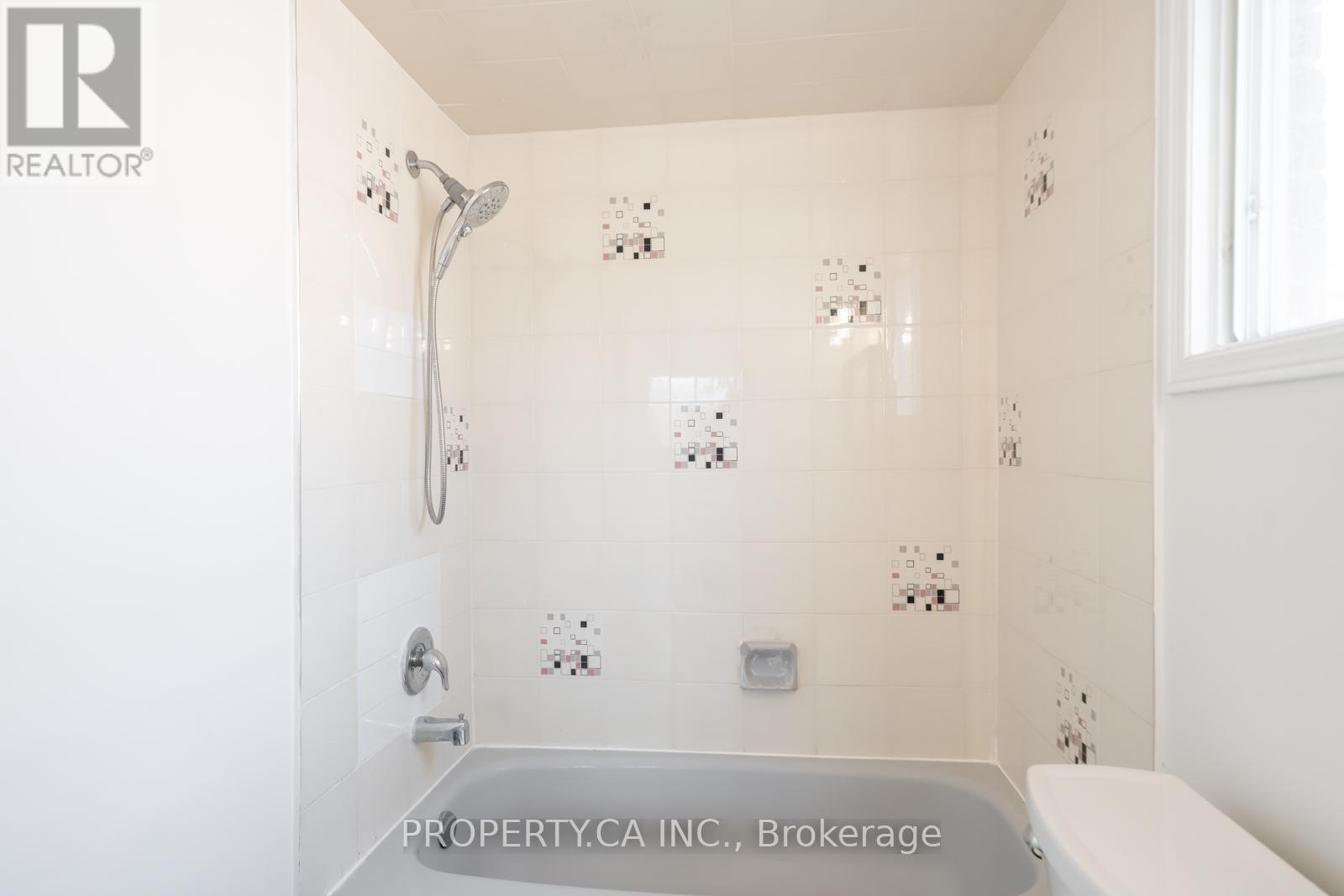 87 O'connor Crescent, Richmond Hill, Ontario  L4C 7N9 - Photo 28 - N12991376